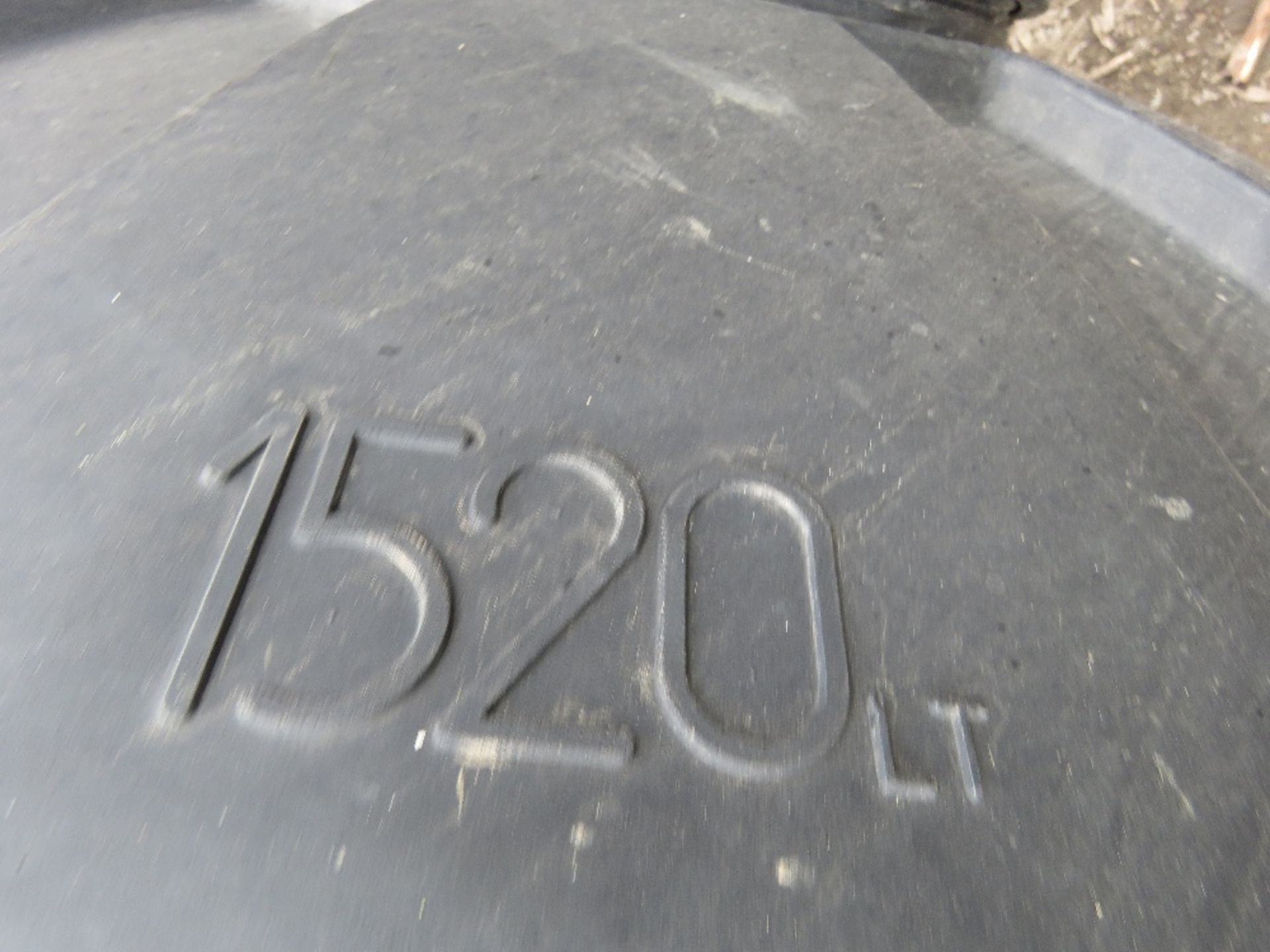 LARGE BLACK PLASTIC WATER TANK. - Image 4 of 5