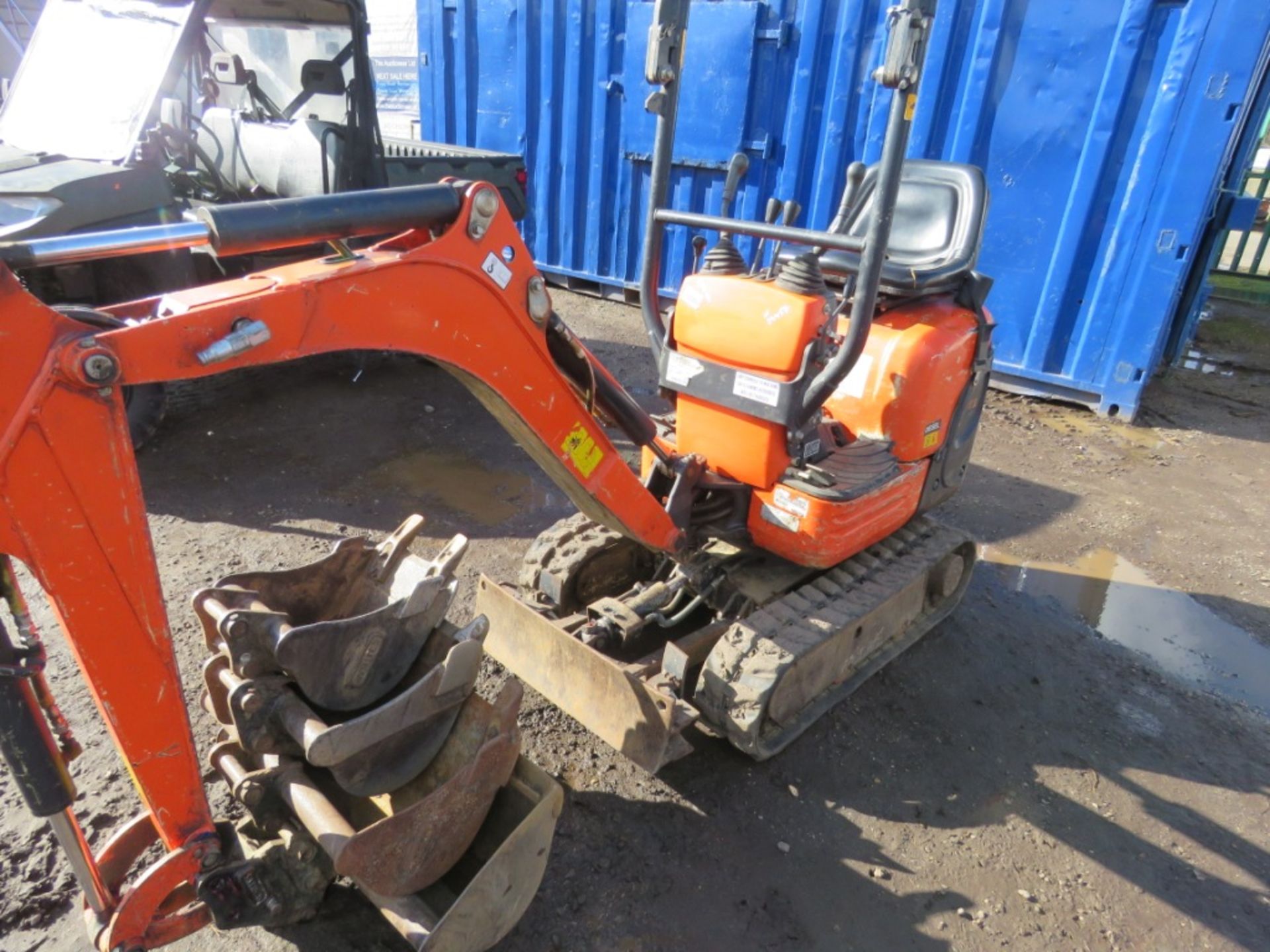 KUBOTA K008-3 MICRO EXCAVATOR YEAR 2017. 4NO BUCKETS, 2004 REC HOURS. SN:29457. WHEN TESTED WAS SEE - Image 2 of 10