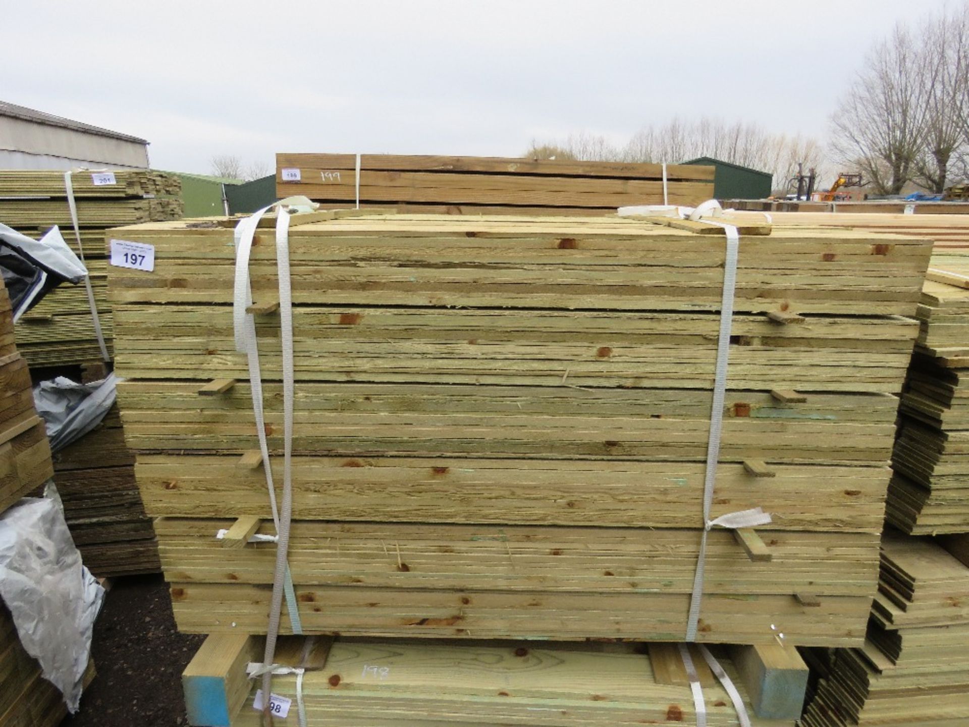 PACK OF PRESSURE TREATED FEATHER EDGE TIMBER CLADDING BOARDS: 1.2M LENGTH X 100MM WIDTH APPROX. - Image 4 of 4