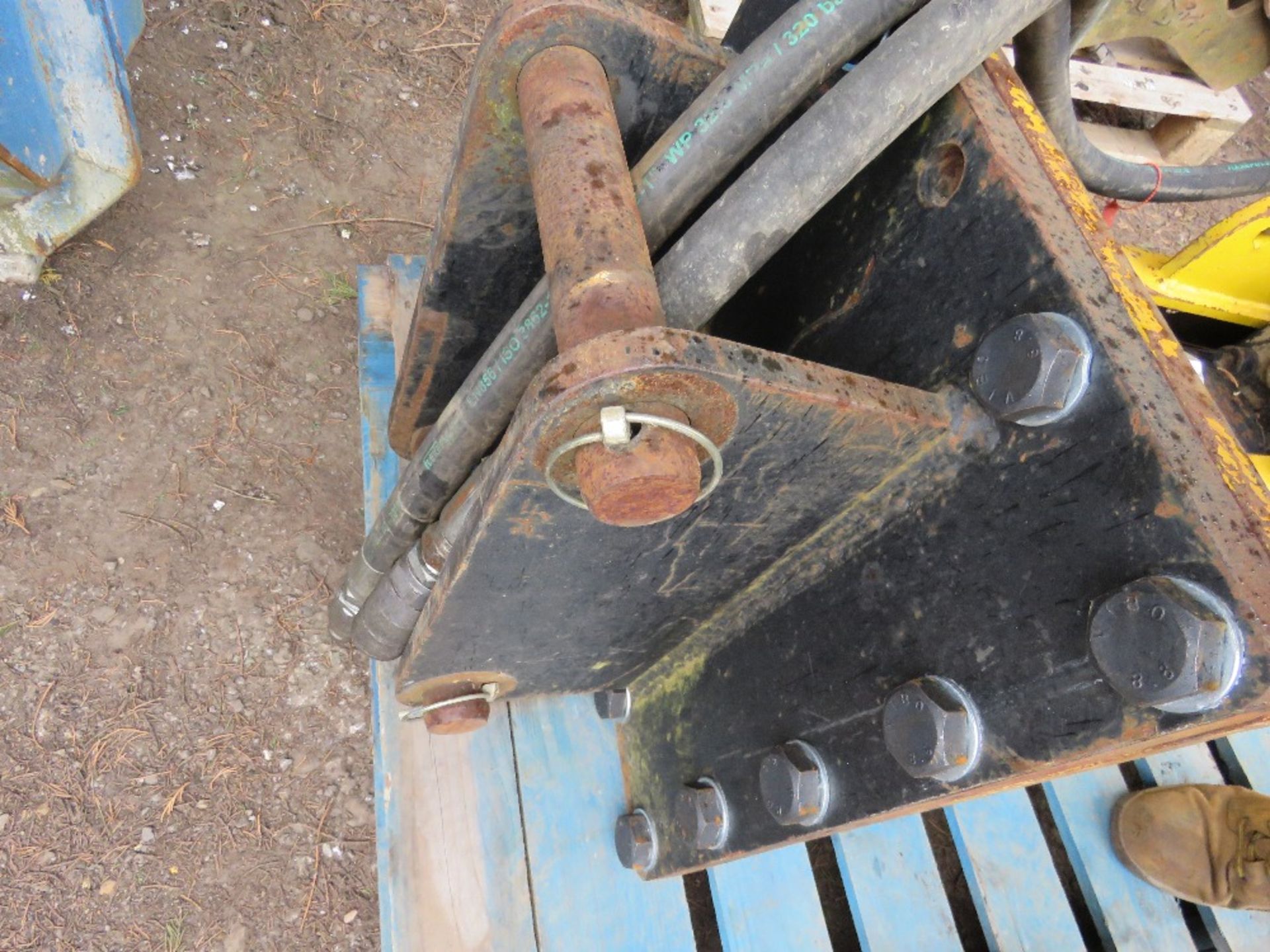 ARROWHEAD S180 HEAVY DUTY EXCAVATOR MOUNTED BREAKER ON 50MM PINS. CHECKED AND REGASSED. - Image 3 of 4