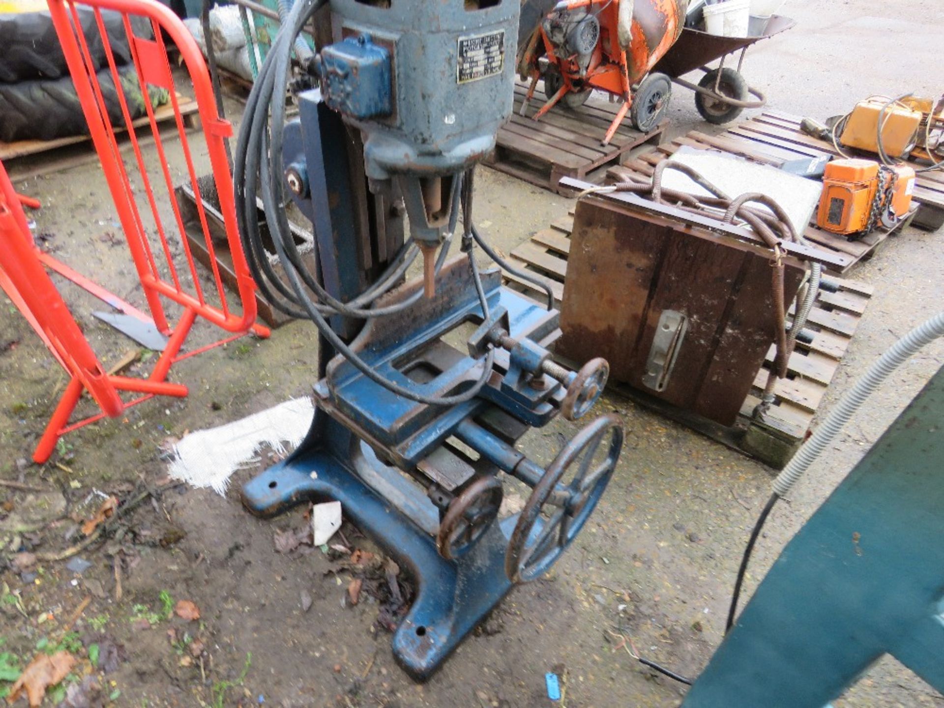 WOOD WORKING MORTICER MACHINE, 3 PHASE POWERED. THIS LOT IS SOLD UNDER THE AUCTIONEERS MARGIN SCH - Image 6 of 8