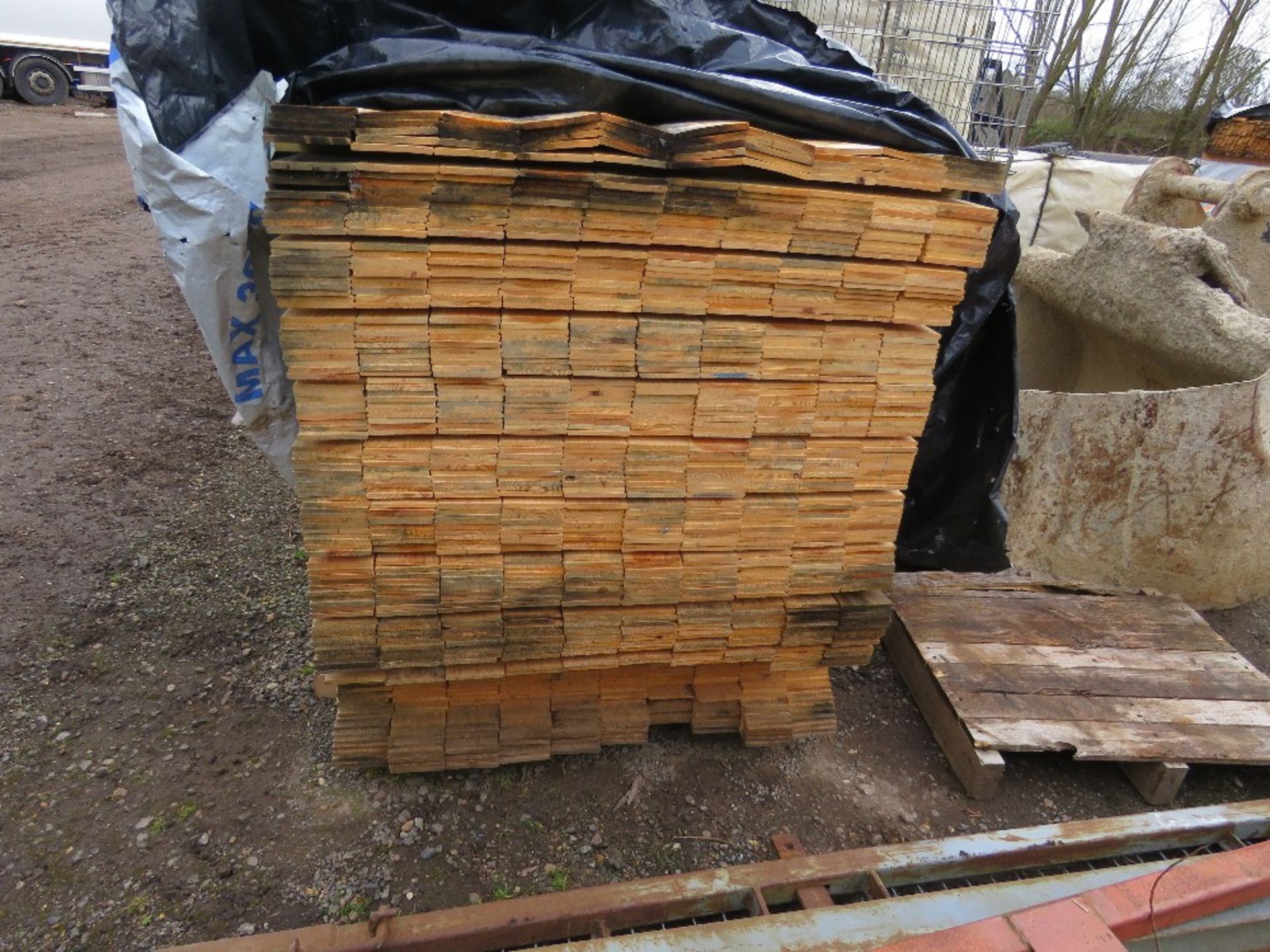 EXTRA LARGE PACK OF HIT AND MISS TIMBER CLADDING BOARDS 1.74M LENGTH X 100MM WIDTH APPROX. - Image 2 of 3
