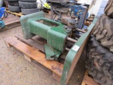 WOOD WORKING SAWBENCH WITH ADJUSTABLE BED. THIS LOT IS SOLD UNDER THE AUCTIONEERS MARGIN SCHEME,