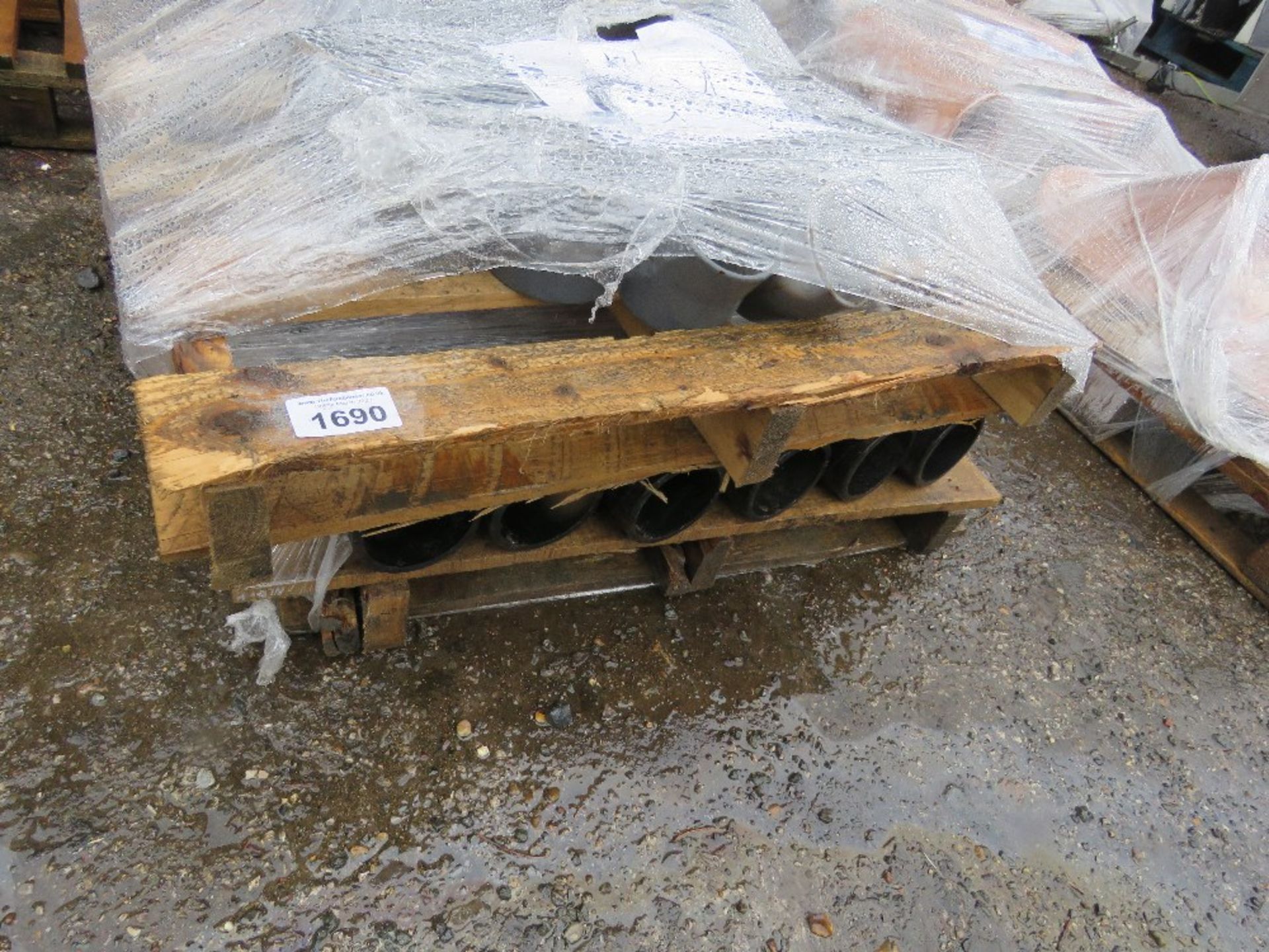 2 X PALLETS OF DRAINAGE JUNCTIONS. - Image 2 of 4