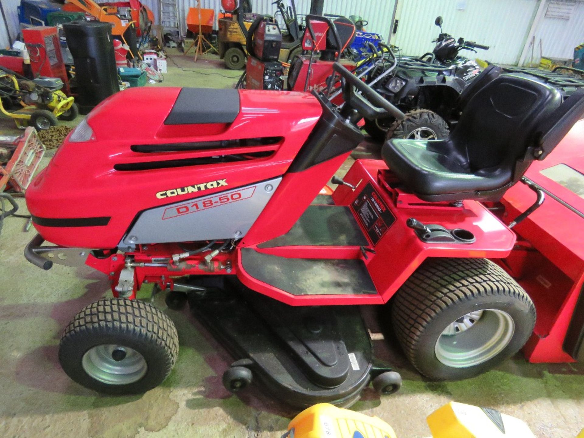 COUNTAX D1850 DIESEL ENGINED RIDE ON MOWER WITH REAR COLLECTOR AND ELECTRIC HEIGHT CONTROL. 292 REC - Bild 7 aus 13