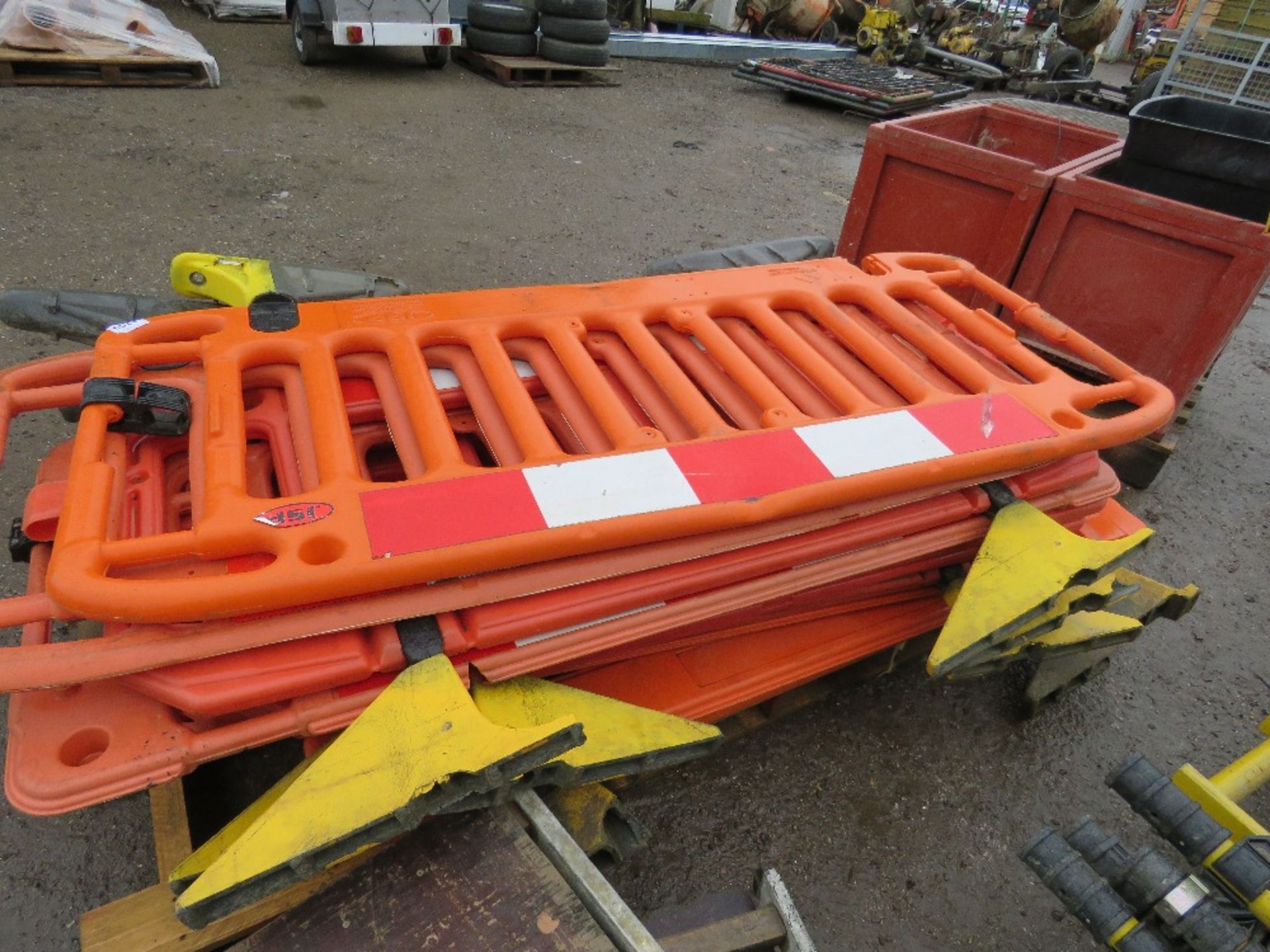10NO CHAPTER 8 PLASTIC ROAD BARRIERS. THIS LOT IS SOLD UNDER THE AUCTIONEERS MARGIN SCHEME, THERE - Image 3 of 3