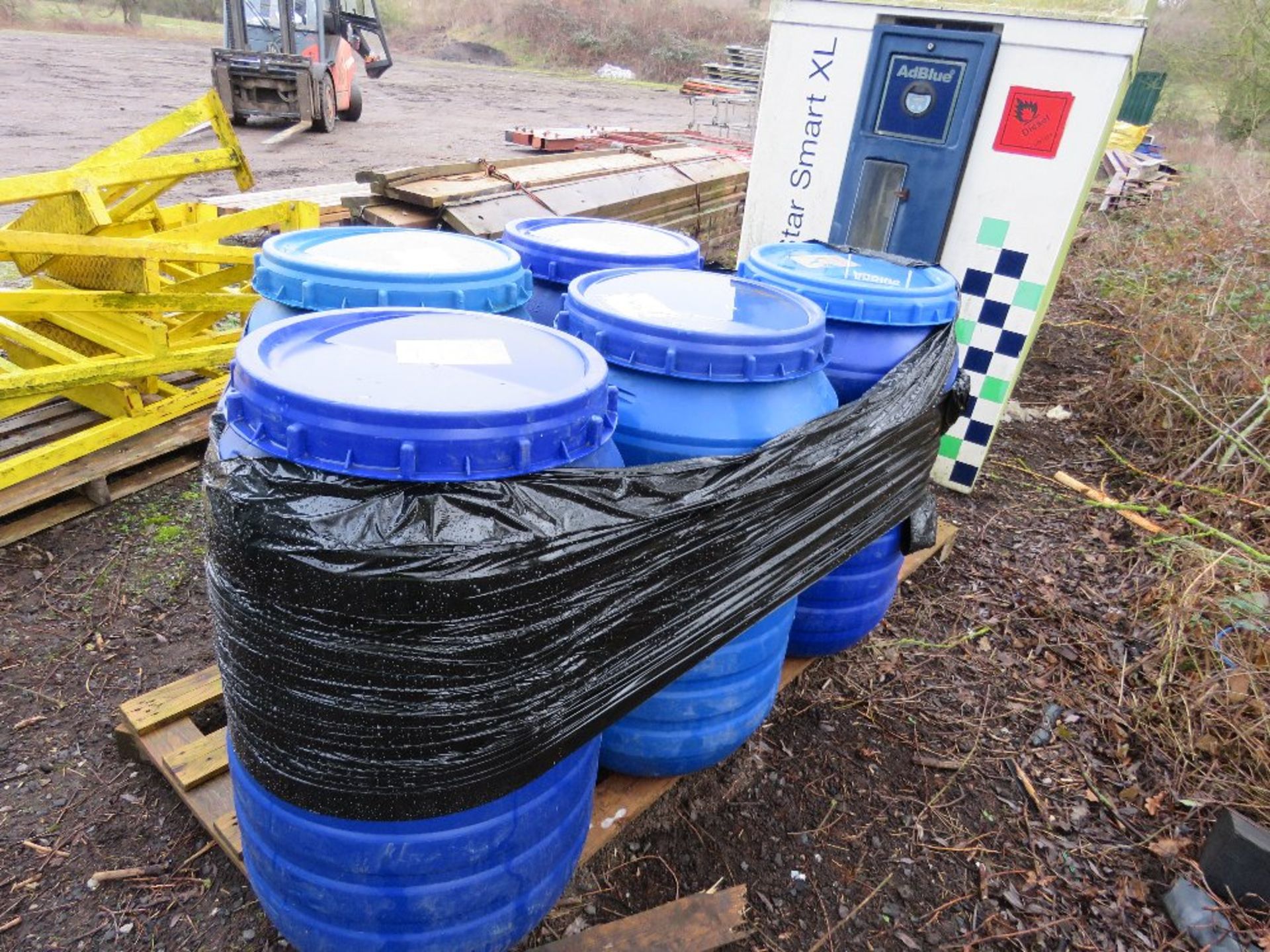 5 X PLASTIC DRUMS WITH LIDS. - Image 2 of 3