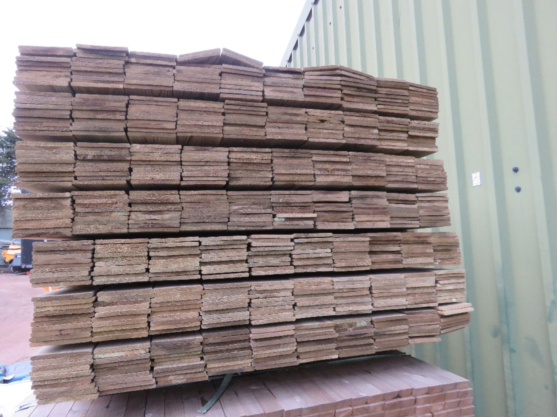 LARGE PACK OF HIT AND MISS CLADDING BOARDS, TREATED: 1.75M X 100MM WIDTH APPROX. - Image 2 of 3