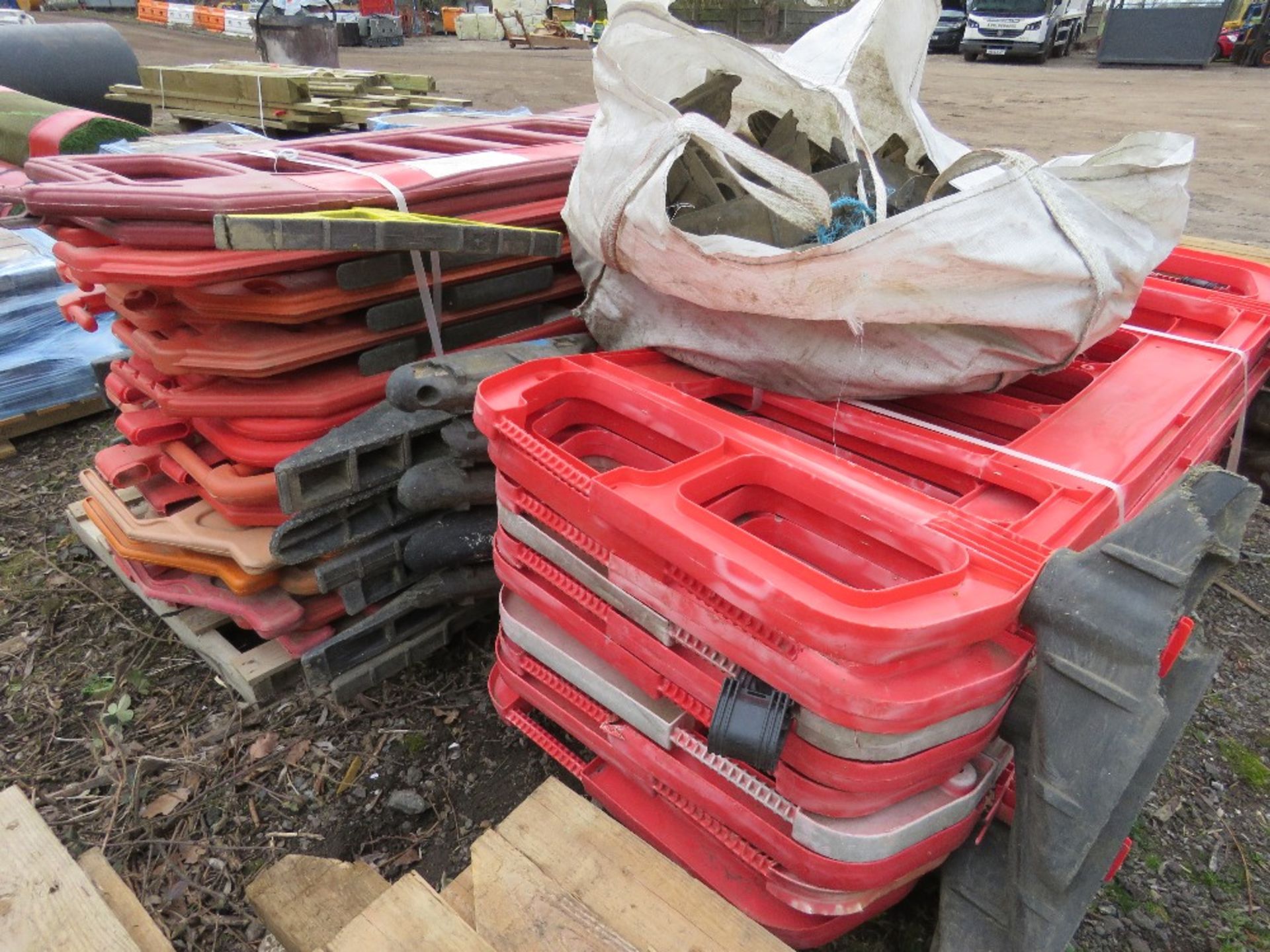 2 X STACKS OF PLASTIC ROAD CHAPTER 8 BARRIERS, 30NO APPROX. THIS LOT IS SOLD UNDER THE AUCTIONEER - Image 4 of 5