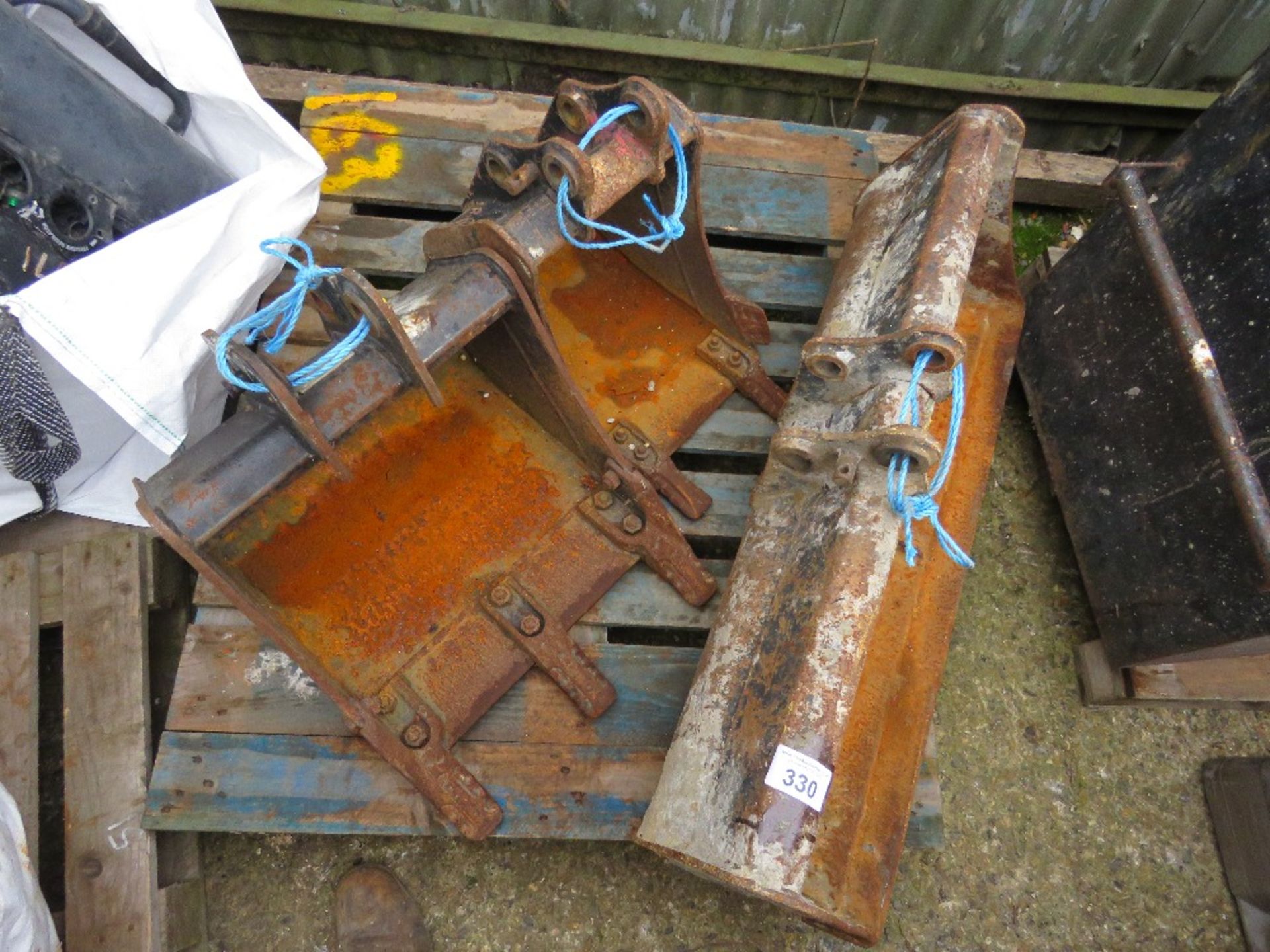 3 X MINI EXCAVATOR BUCKETS ON 30MM PINS. THIS LOT IS SOLD UNDER THE AUCTIONEERS MARGIN SCHEME, TH