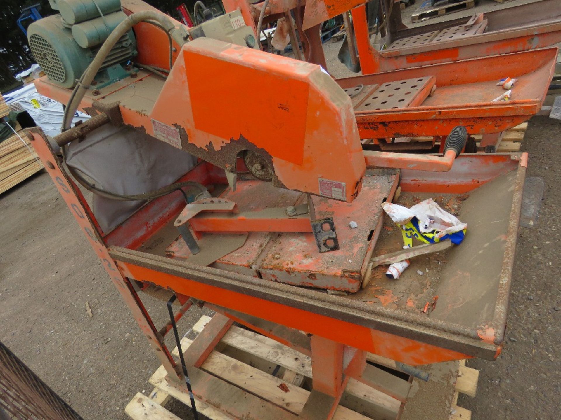 REDBAND 110 VOLT SLAB CUTTING SAWBENCH. - Image 2 of 3