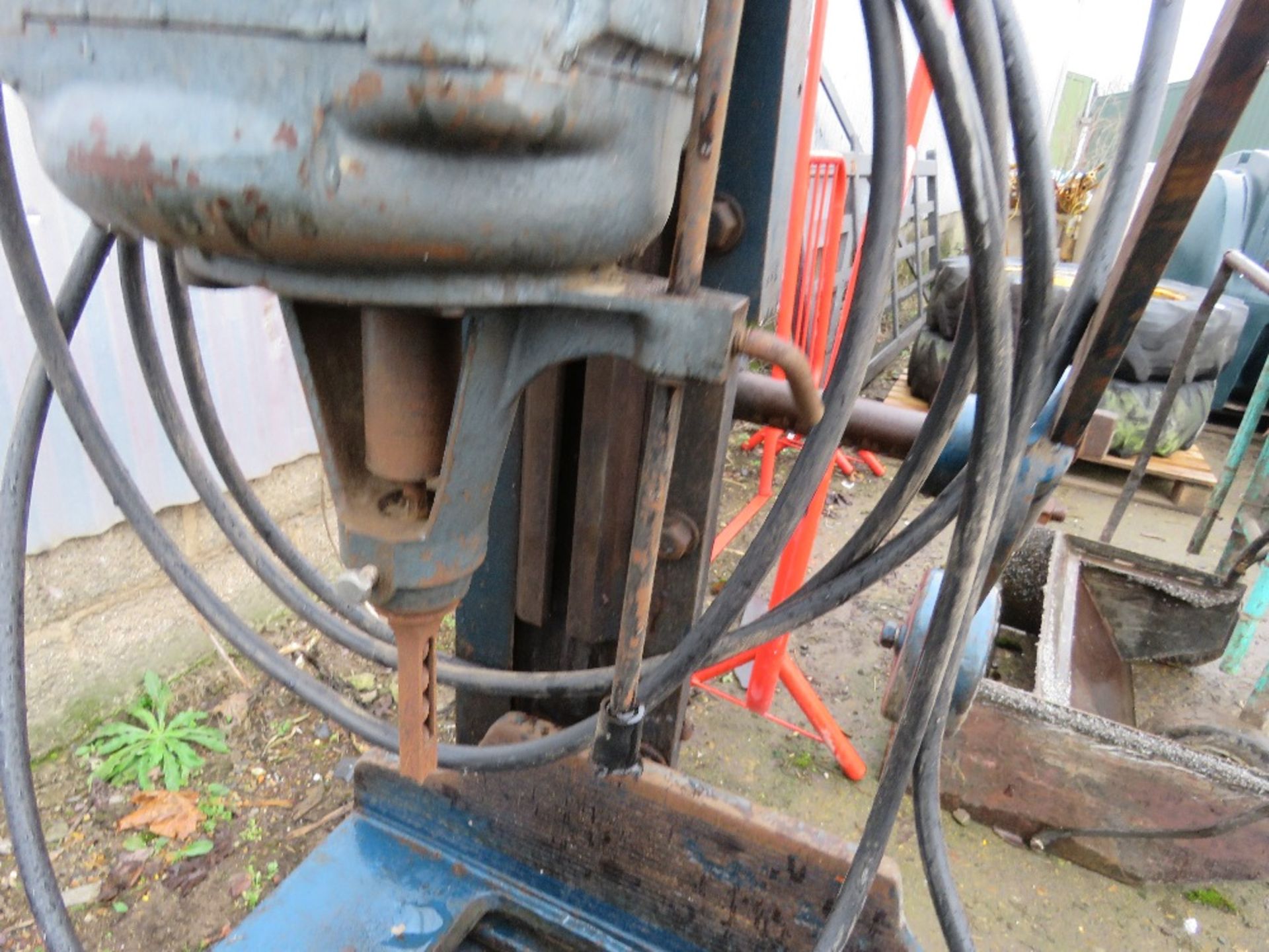 WOOD WORKING MORTICER MACHINE, 3 PHASE POWERED. THIS LOT IS SOLD UNDER THE AUCTIONEERS MARGIN SCH - Image 5 of 8