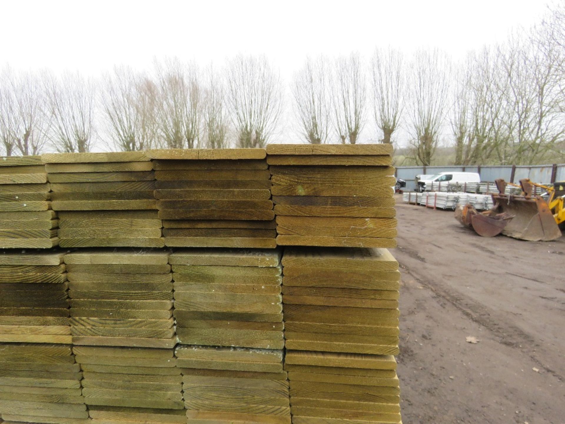 2 X PALLETS OF TREATED HIT AND MISS FENCE CLADDING BOARDS 1.04M LENGTH X 100MM WIDTH APPROX. - Image 3 of 6