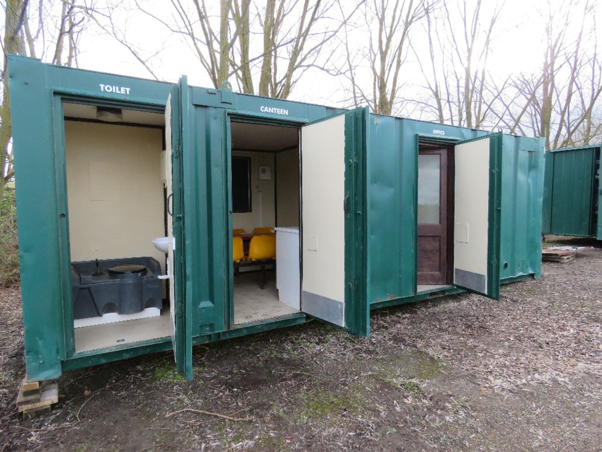 SECURE WELFARE CABIN, 32FT LENGTH X 10FT WIDTH APPROX WITH GENERATOR. ACCOMODATION COMPRISES OFFICE, - Image 7 of 15