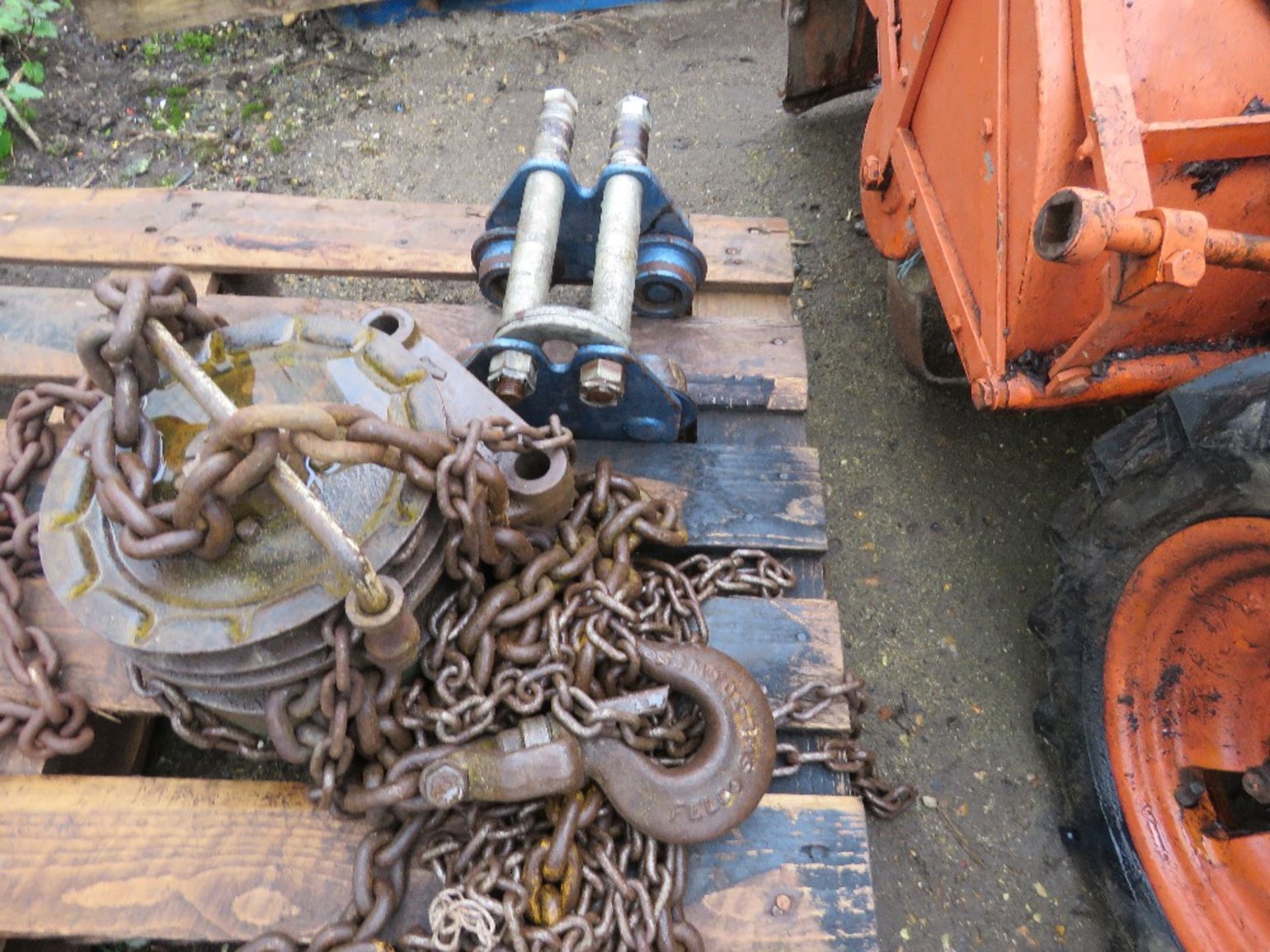 PALLET OF LIFTING CHAINS ETC. THIS LOT IS SOLD UNDER THE AUCTIONEERS MARGIN SCHEME, THEREFORE NO VA - Image 3 of 5