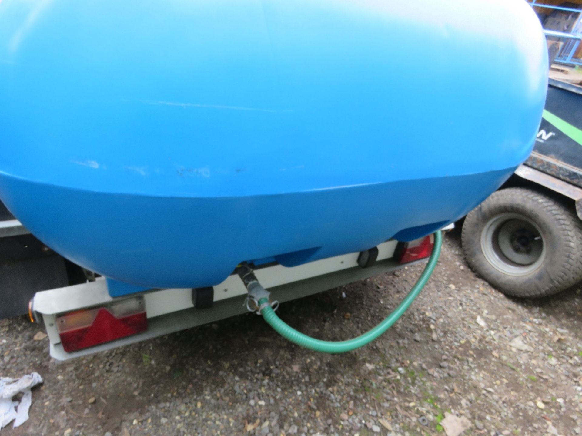 TRAILER ENGINEERING SINGLE AXLED WATER BOWSER WITH HONDA WATER PUMP. OWNER DOWNSIZING SO SURPLUS TO - Image 6 of 7