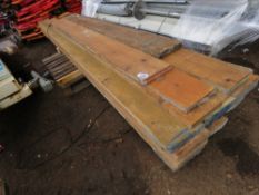 PALLET CONTAINING APPROXIMATELY 21NO ASSORTED LENGTH SCAFFOLD BOARDS, 7-13FT LENGTH APPROX. DIRE