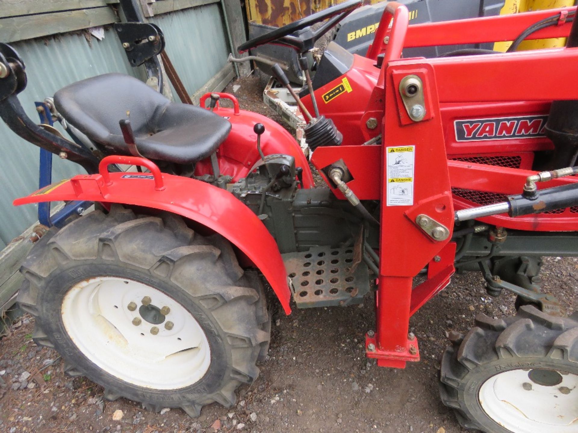 YANMAR YM1510D 4WD COMPACT TRACTOR WITH V1 FOREND LOADER PLUS A BALL HITCH TRAILER FRAME. SHOWING 22 - Image 2 of 6