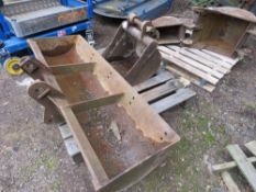 2 X MINI EXCAVATOR BUCKETS: JCB, 40MM PINS, 18" AND GRADING. THIS LOT IS SOLD UNDER THE AUCTIONE