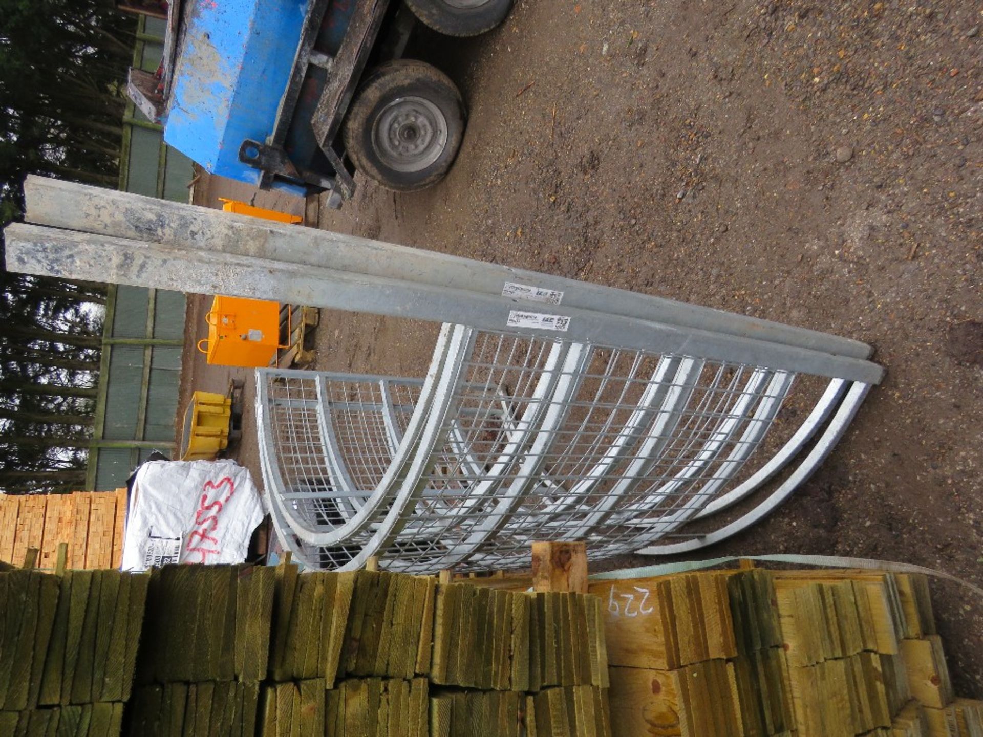 2 X GALVANISED KISSING TYPE PEDESTRIAN GATE SECTIONS. - Image 3 of 3