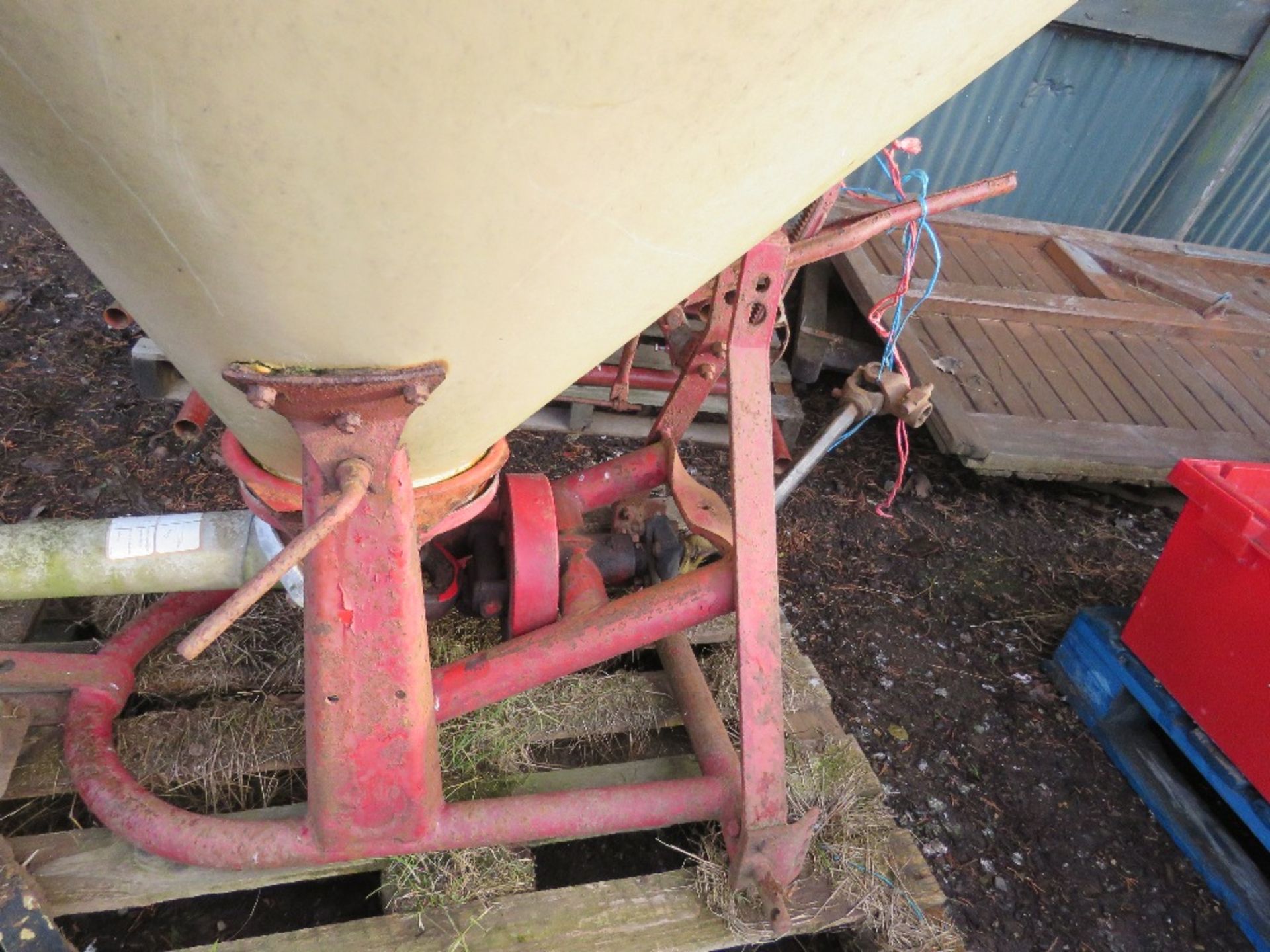 VICON TRACTOR MOUNTED . THIS LOT IS SOLD UNDER THE AUCTIONEERS MARGIN SCHEME, THEREFORE NO VAT WI - Image 3 of 3