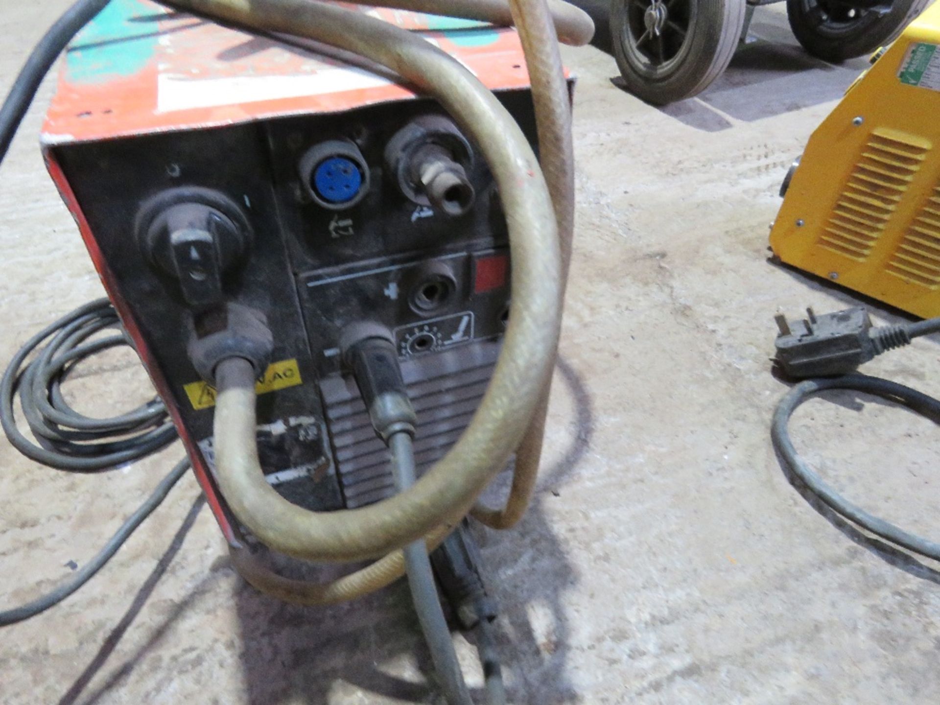 MASTER 1500 110VOLT POWERED WELDER. DIRECT FROM LOCAL COMPANY. SURPLUS TO REQUIREMENTS. - Image 3 of 4