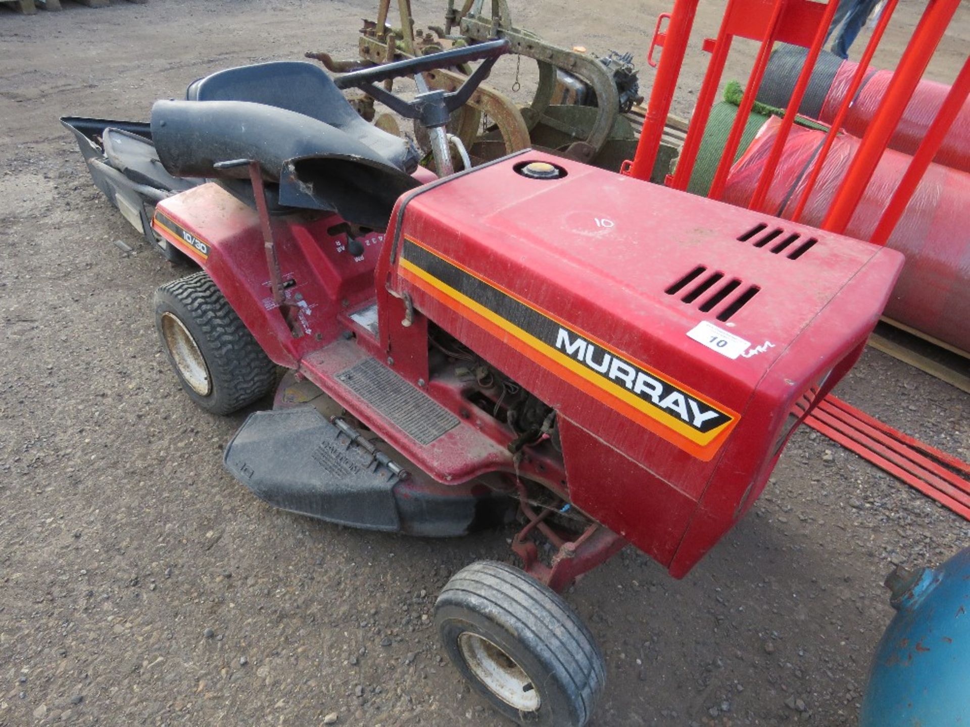 MURRAY RIDE ON MOWER WITH A COLLECTOR.
