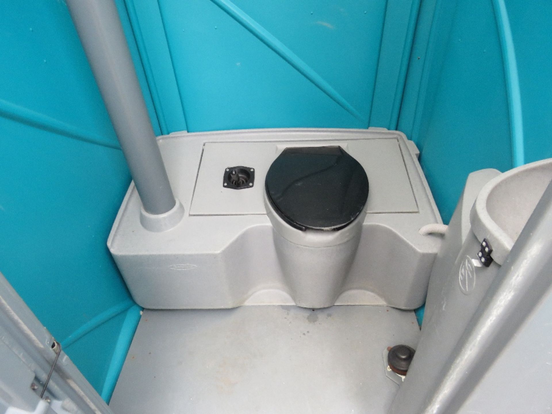 PORTABLE BUILDER'S / EVENTS TOILET. READY TO GO, EMPTIED AND FRESH BLUE ADDED. THIS LOT IS SOLD U - Image 3 of 5