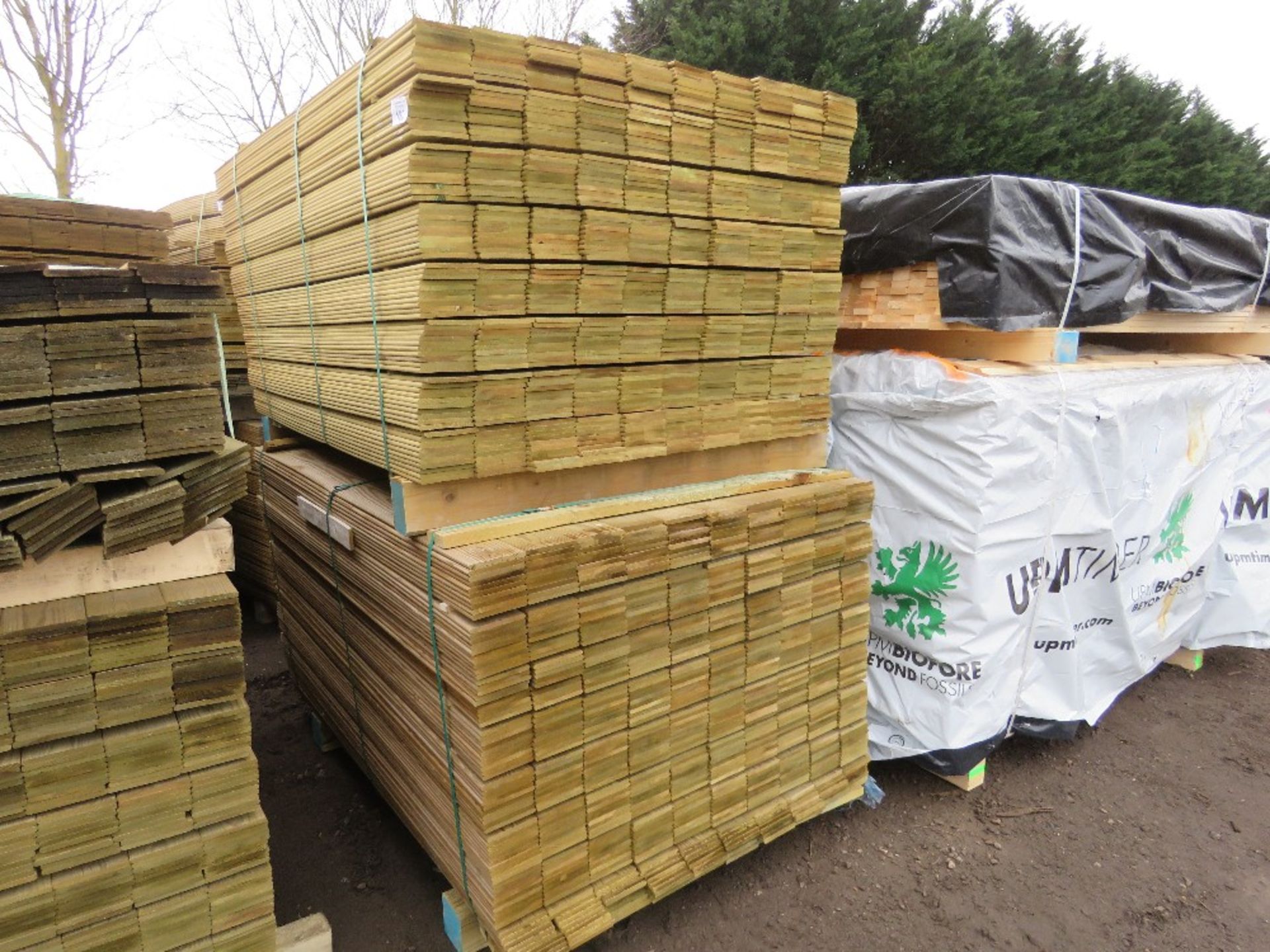 2 X PACKS OF PRESSURE TREATED HIT AND MISS FENCE CLADDING TIMBER BOARDS: 1.45M LENGTH X 100MM WIDTH - Image 4 of 4