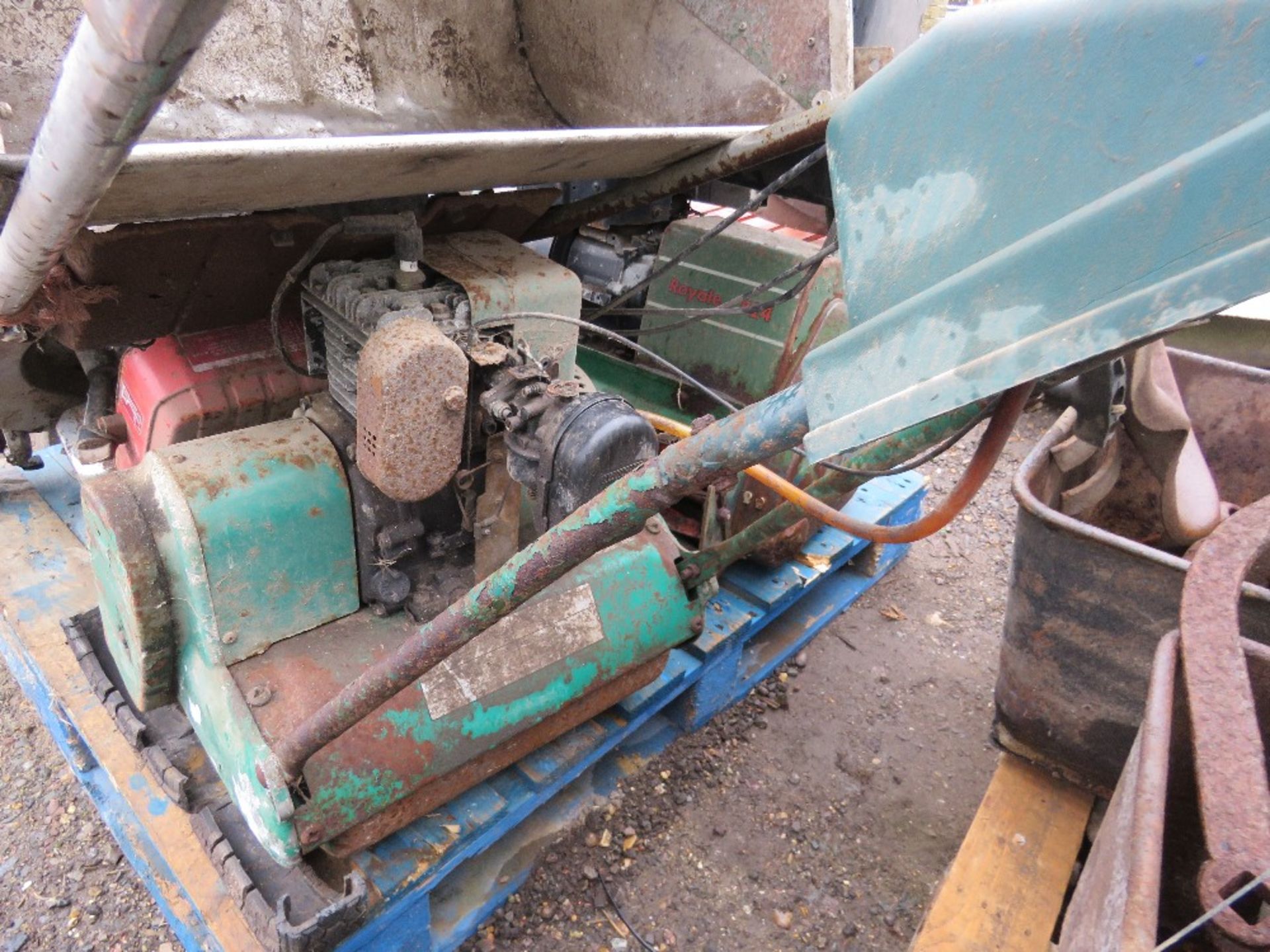 3 X ASSORTED MOWERS. THIS LOT IS SOLD UNDER THE AUCTIONEERS MARGIN SCHEME, THEREFORE NO VAT WILL - Bild 4 aus 7