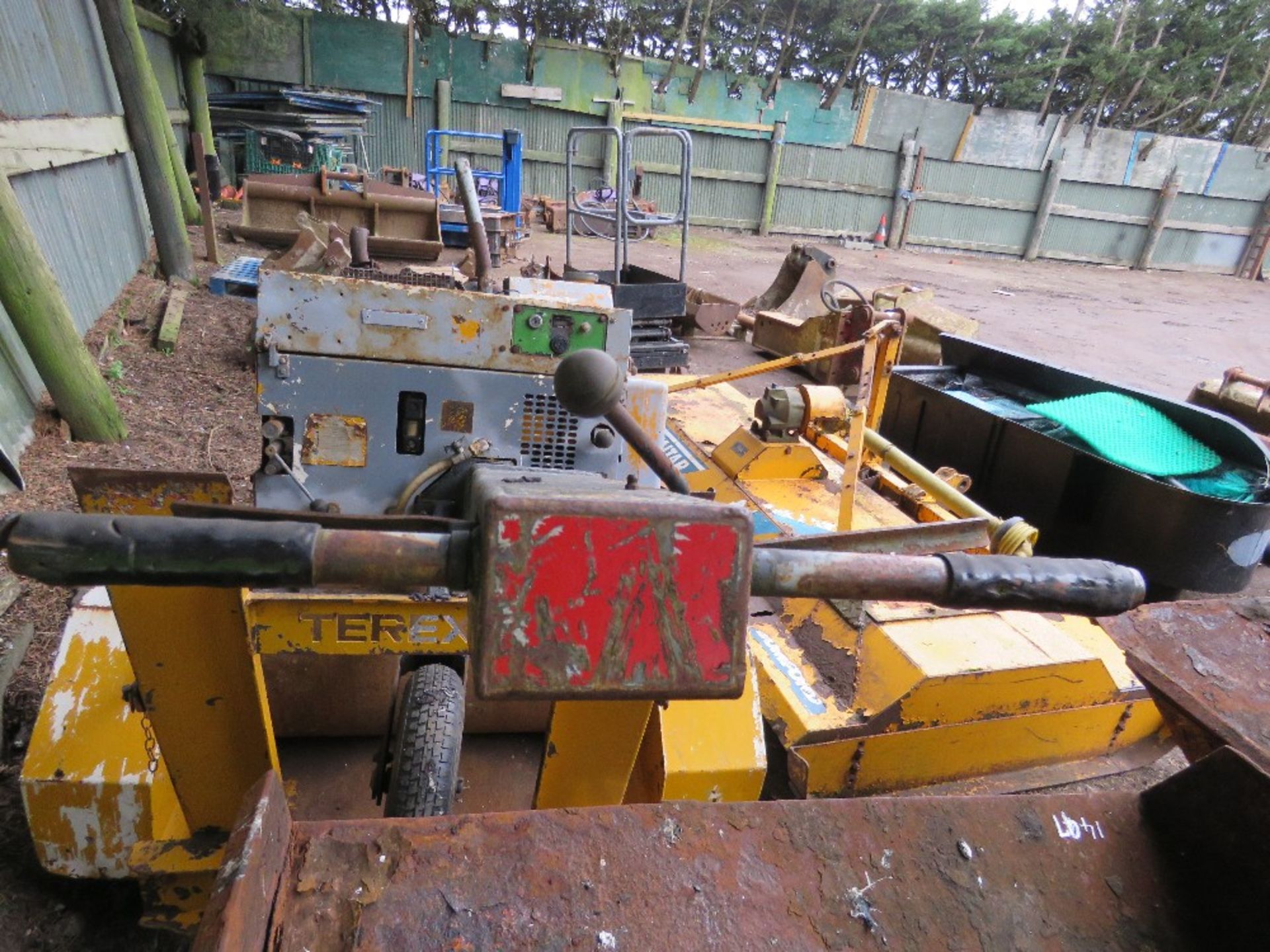 BENFORD MBR71 SINGLE DRUM ROLLER ON A TRAILER. WHEN TESTED WAS SEEN TO DRIVE, AND VIBRATE. NEW BATTE - Image 4 of 8