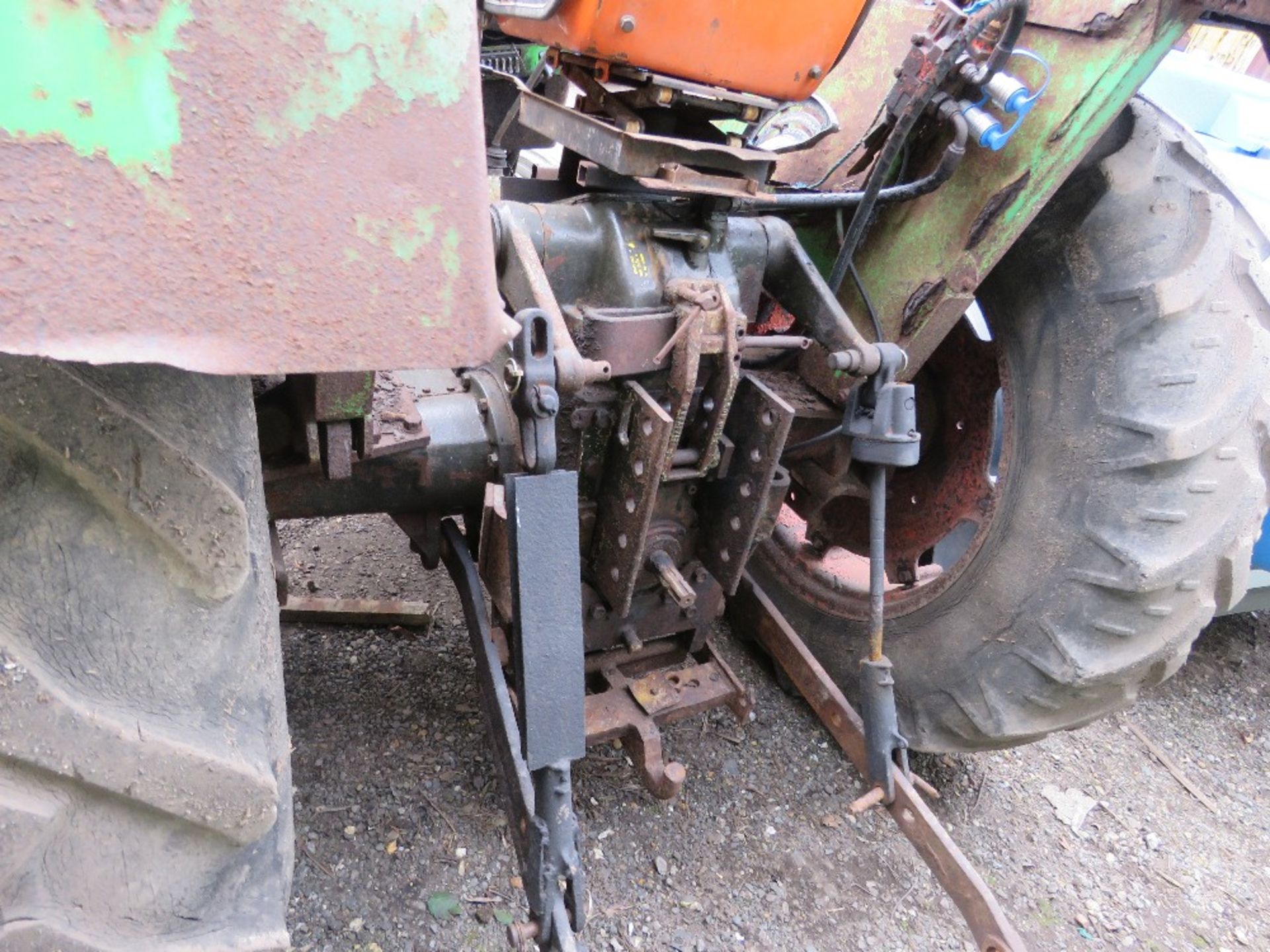 DEUTZ D6806 2WD AGRICULTURAL TRACTOR. WHEN TESTEDW AS SEEN TO DRIVE, STEER AND BRAKE, PTO TURNED AND - Image 4 of 5