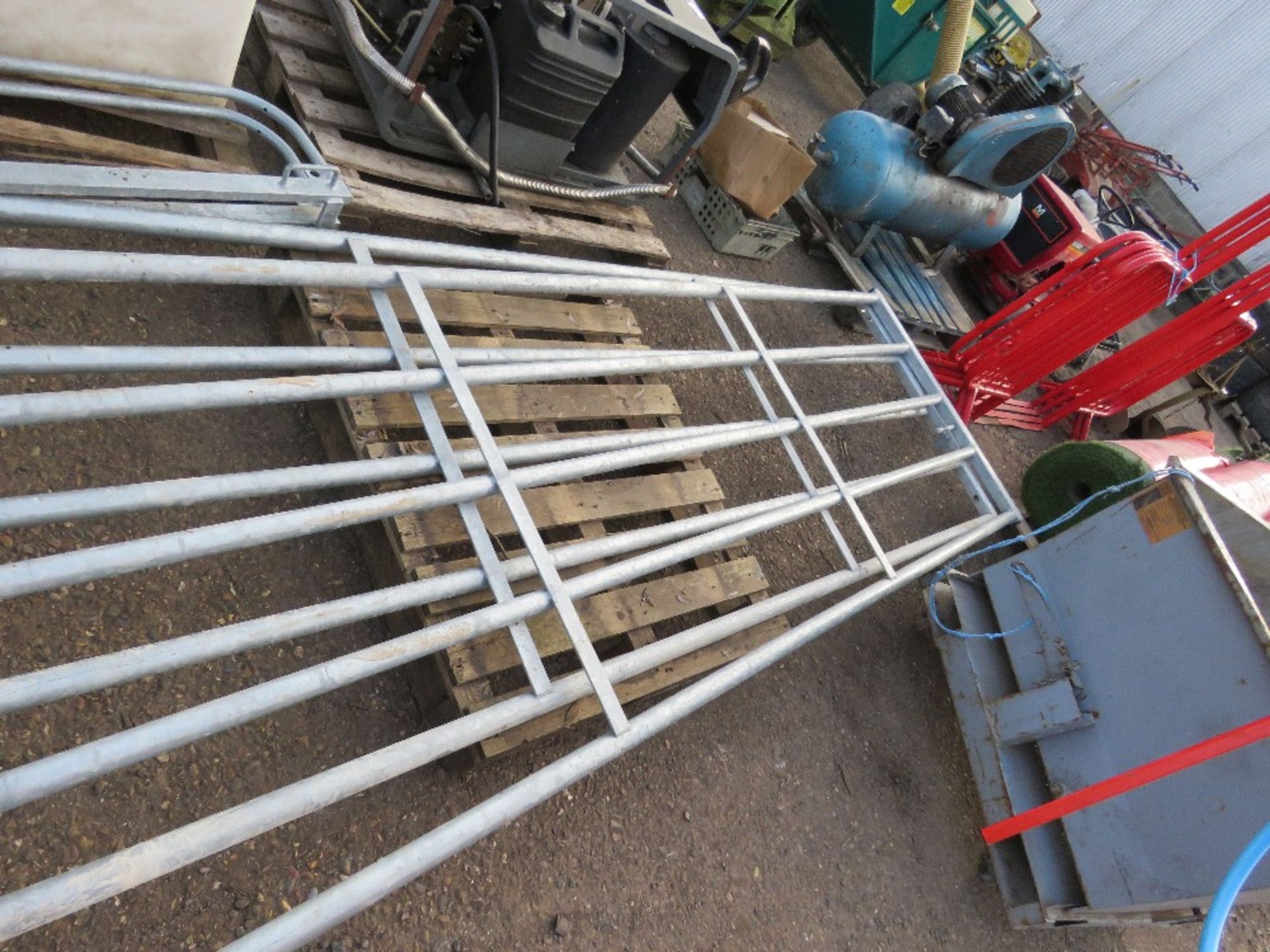 PAIR OF GALVANISED FIELD ENTRANCE GATES, 3.6M EACH WITH CONNECTING LOCK ON TOP. - Image 4 of 4
