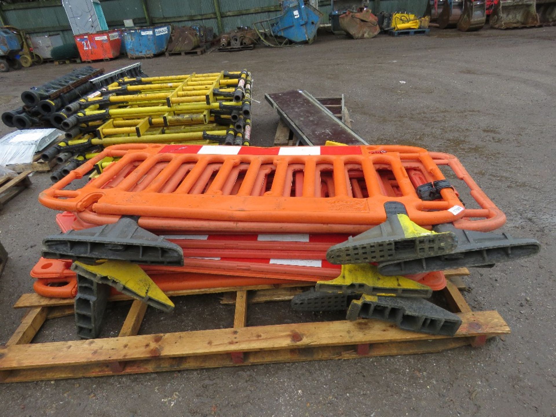 10NO CHAPTER 8 PLASTIC ROAD BARRIERS. THIS LOT IS SOLD UNDER THE AUCTIONEERS MARGIN SCHEME, THERE