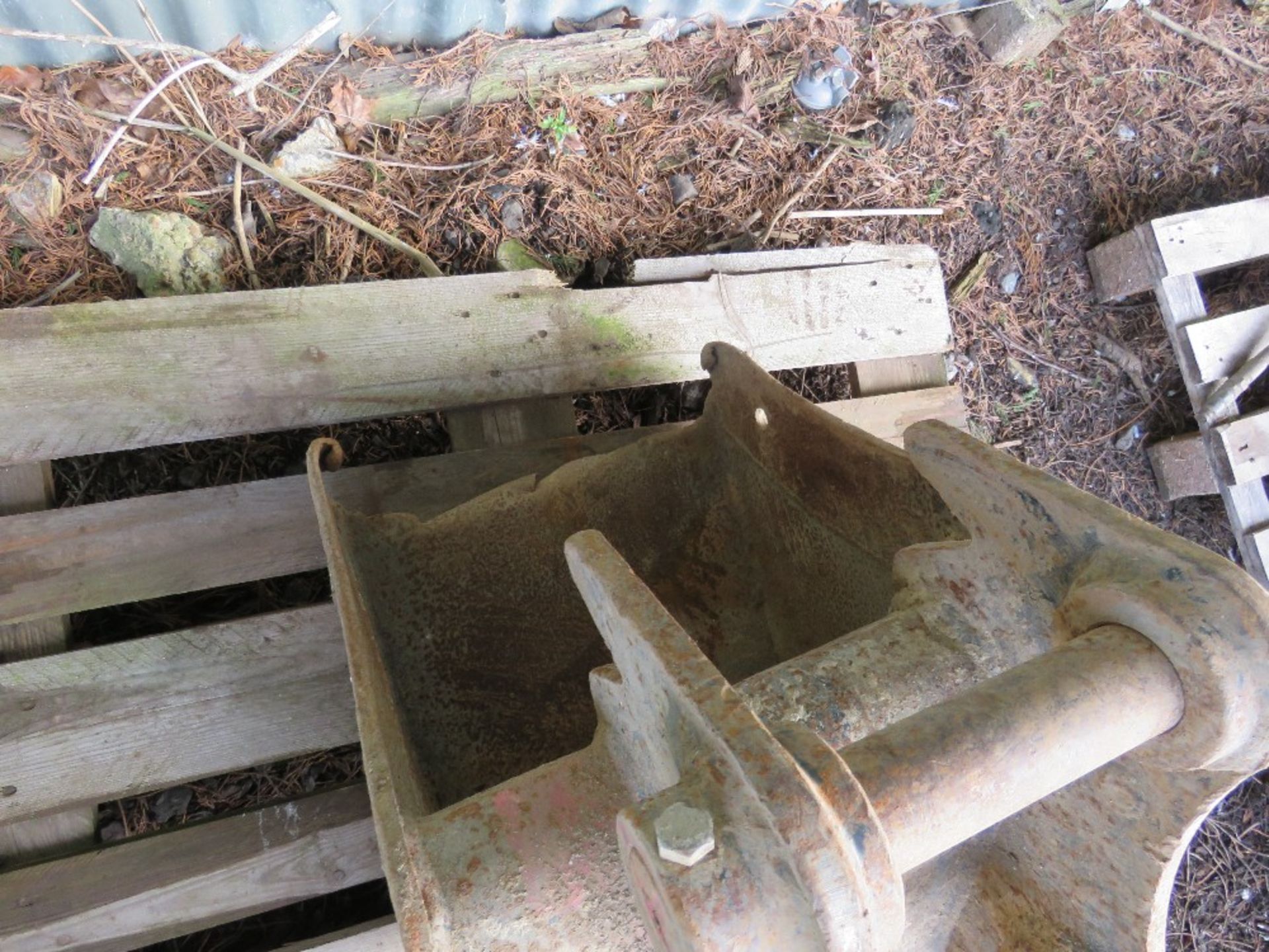 18" WIDE EXCAVATOR BUCKET FOR REPAIR, 45MM PINS - Image 2 of 2