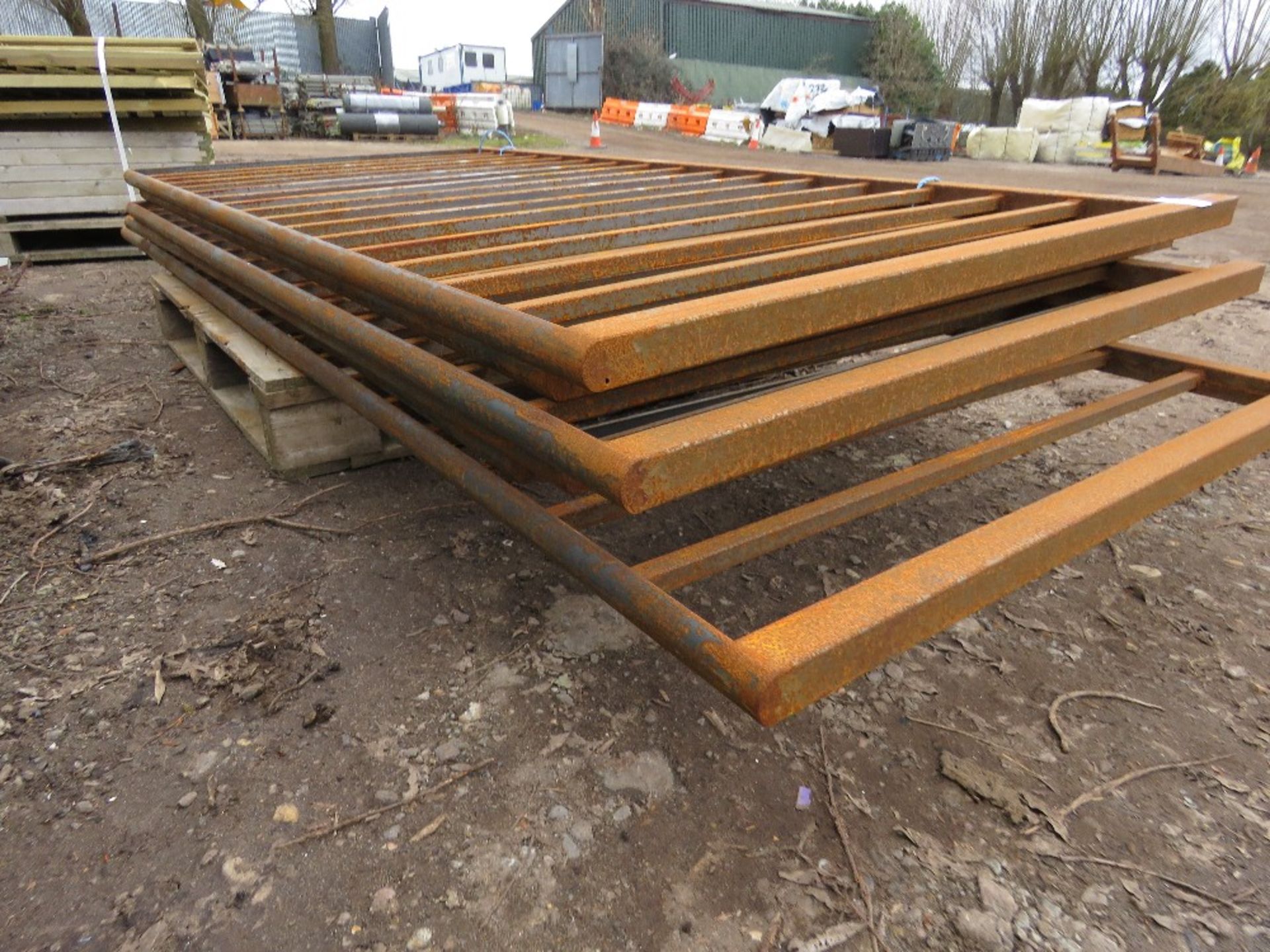 STACK OF STEEL RAILINGS, 2M-2.6M WIDE @ 1M HEIGHT, 6NO IN TOTAL. THIS LOT IS SOLD UNDER THE AUCT - Image 3 of 4