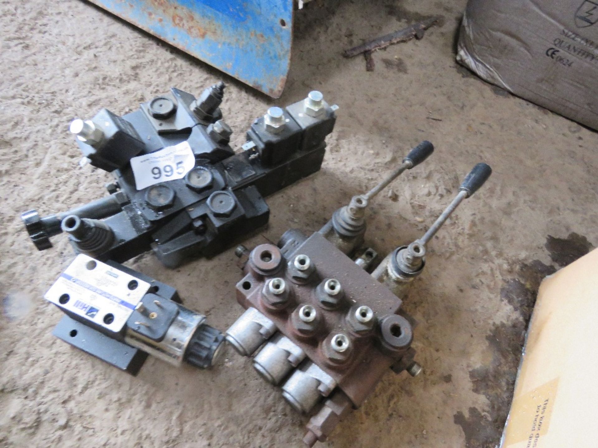 2 X HYDRAULIC VALVE BLOCKS PLUS A SOLENOID UNIT. THIS LOT IS SOLD UNDER THE AUCTIONEERS MARGIN SC - Image 2 of 2