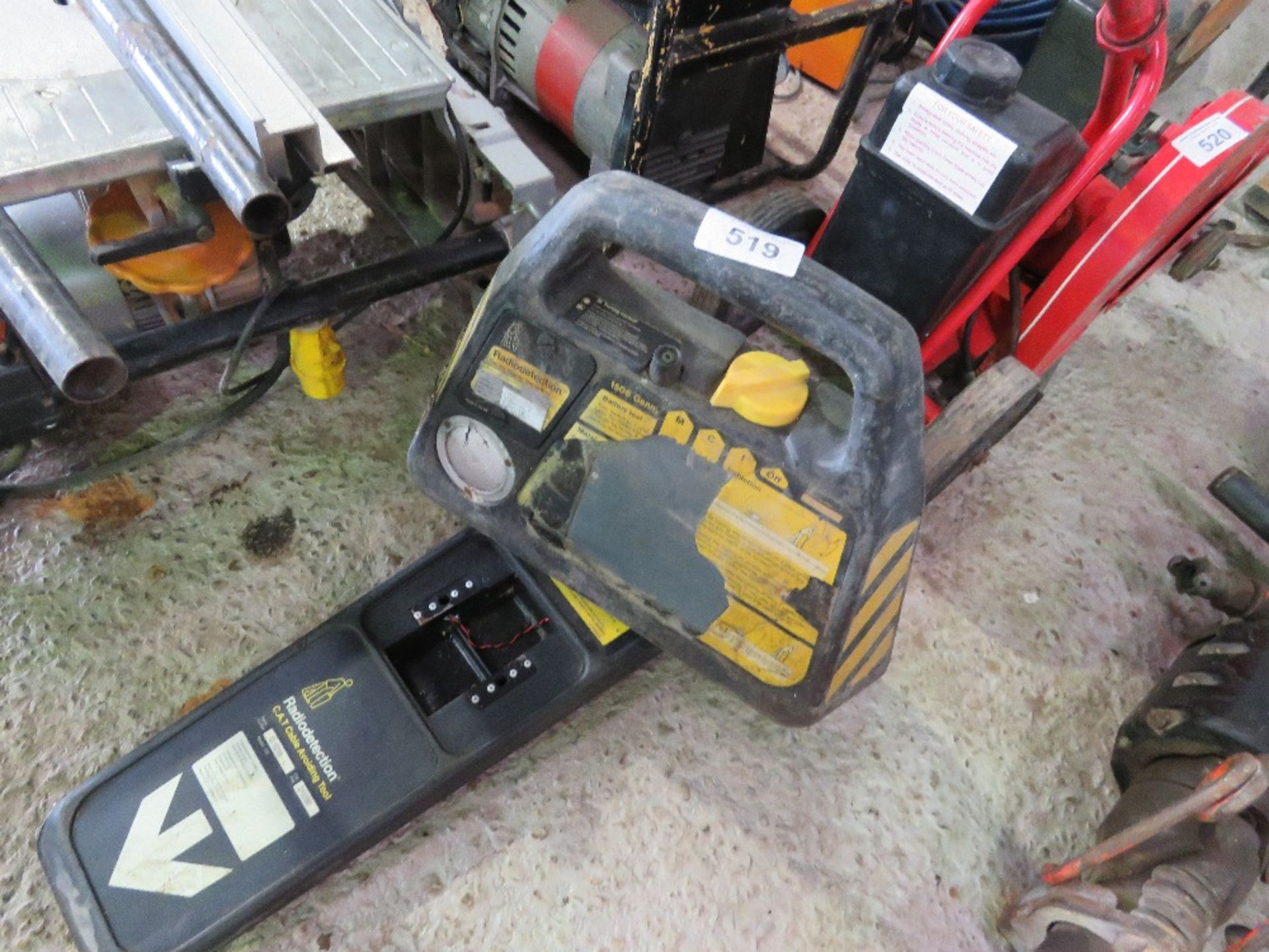 CAT AND GENNY CABLE DETECTION SET. THIS LOT IS SOLD UNDER THE AUCTIONEERS MARGIN SCHEME, THEREFOR