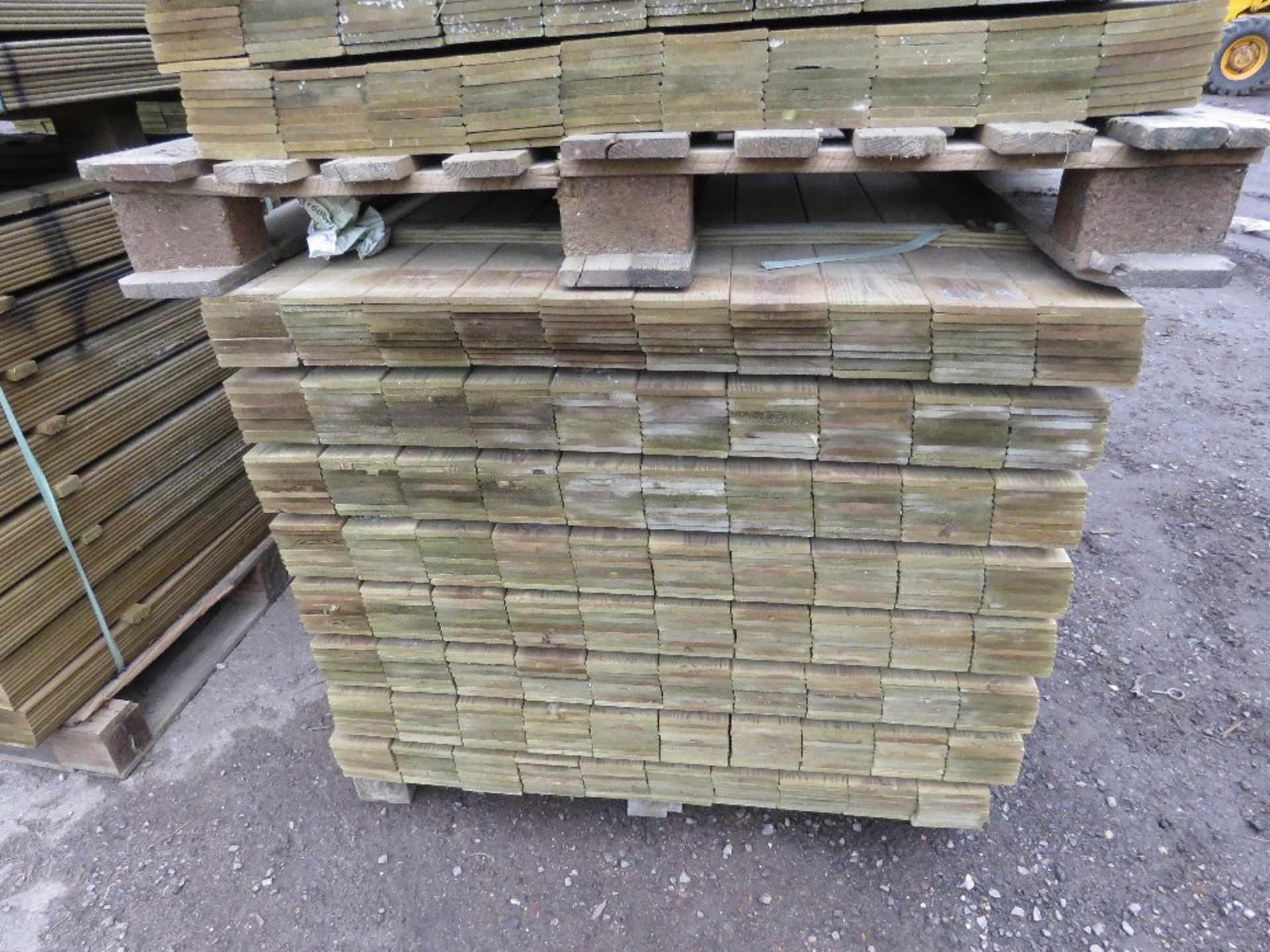 2 X PALLETS OF TREATED HIT AND MISS FENCE CLADDING BOARDS 1.04M LENGTH X 100MM WIDTH APPROX. - Image 5 of 6