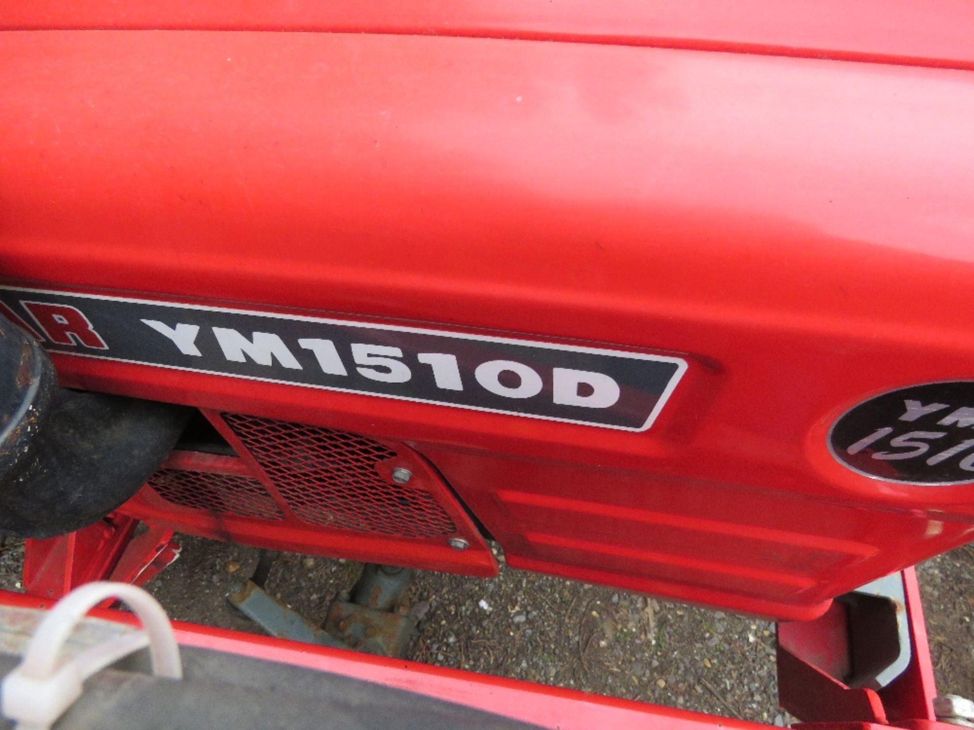 YANMAR YM1510D 4WD COMPACT TRACTOR WITH V1 FOREND LOADER PLUS A BALL HITCH TRAILER FRAME. SHOWING 22 - Image 5 of 6