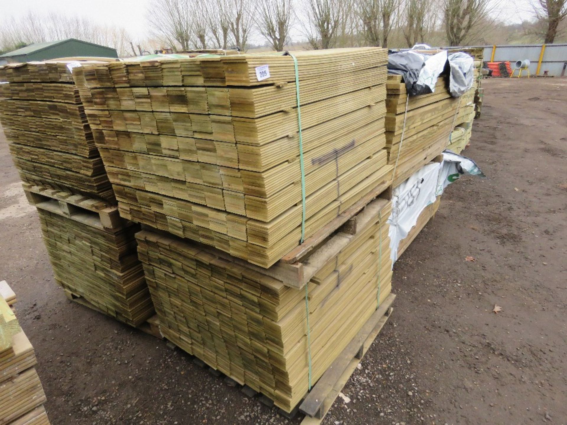 2 X PALLETS OF TREATED HIT AND MISS FENCE CLADDING BOARDS 1.04M LENGTH X 100MM WIDTH APPROX. - Image 6 of 6