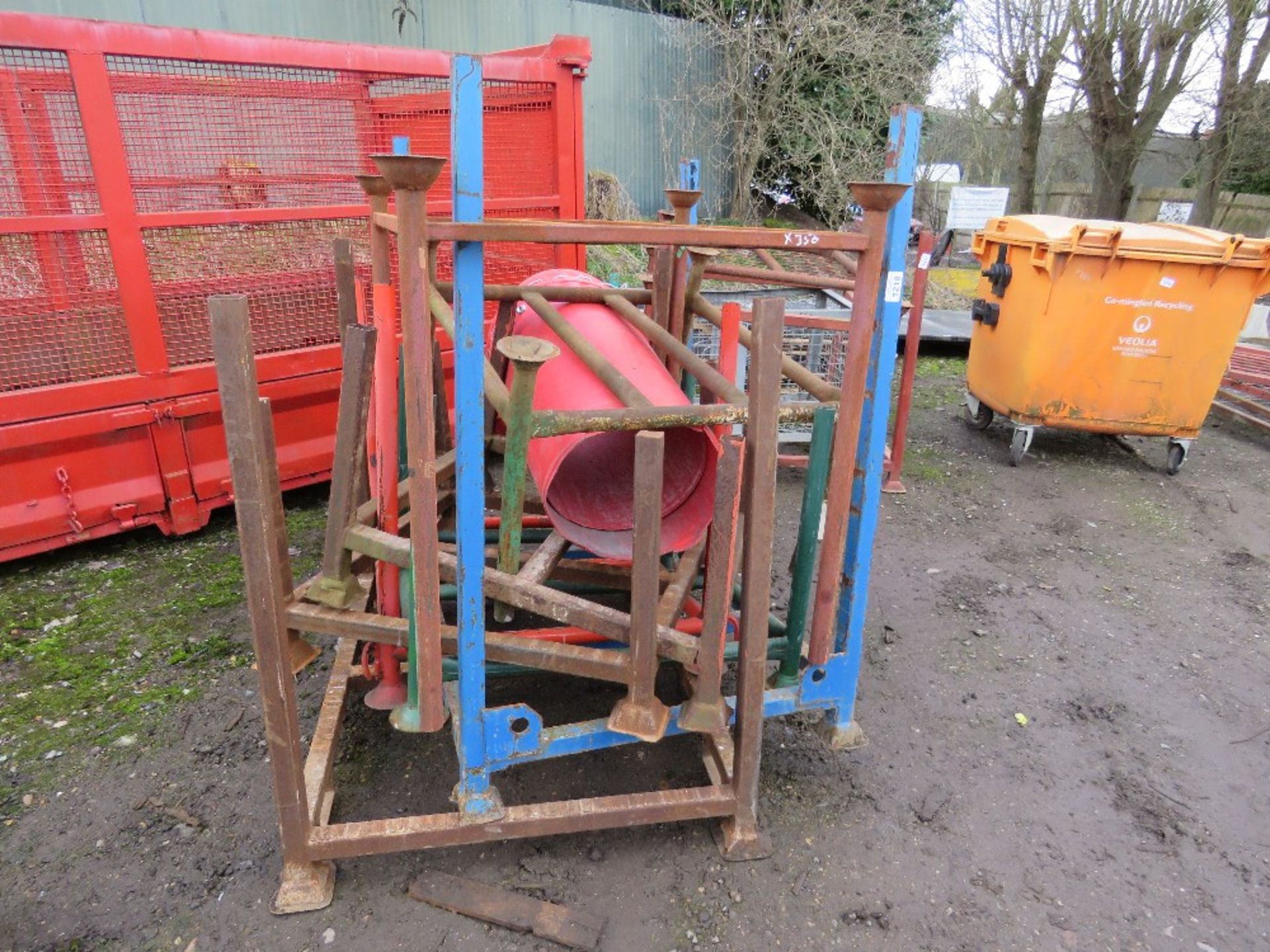 8 X METAL STILLAGE FRAMES PLUS 2 X RUBBISH CHUTE SECTIONS. THIS LOT IS SOLD UNDER THE AUCTIONEERS - Image 4 of 4