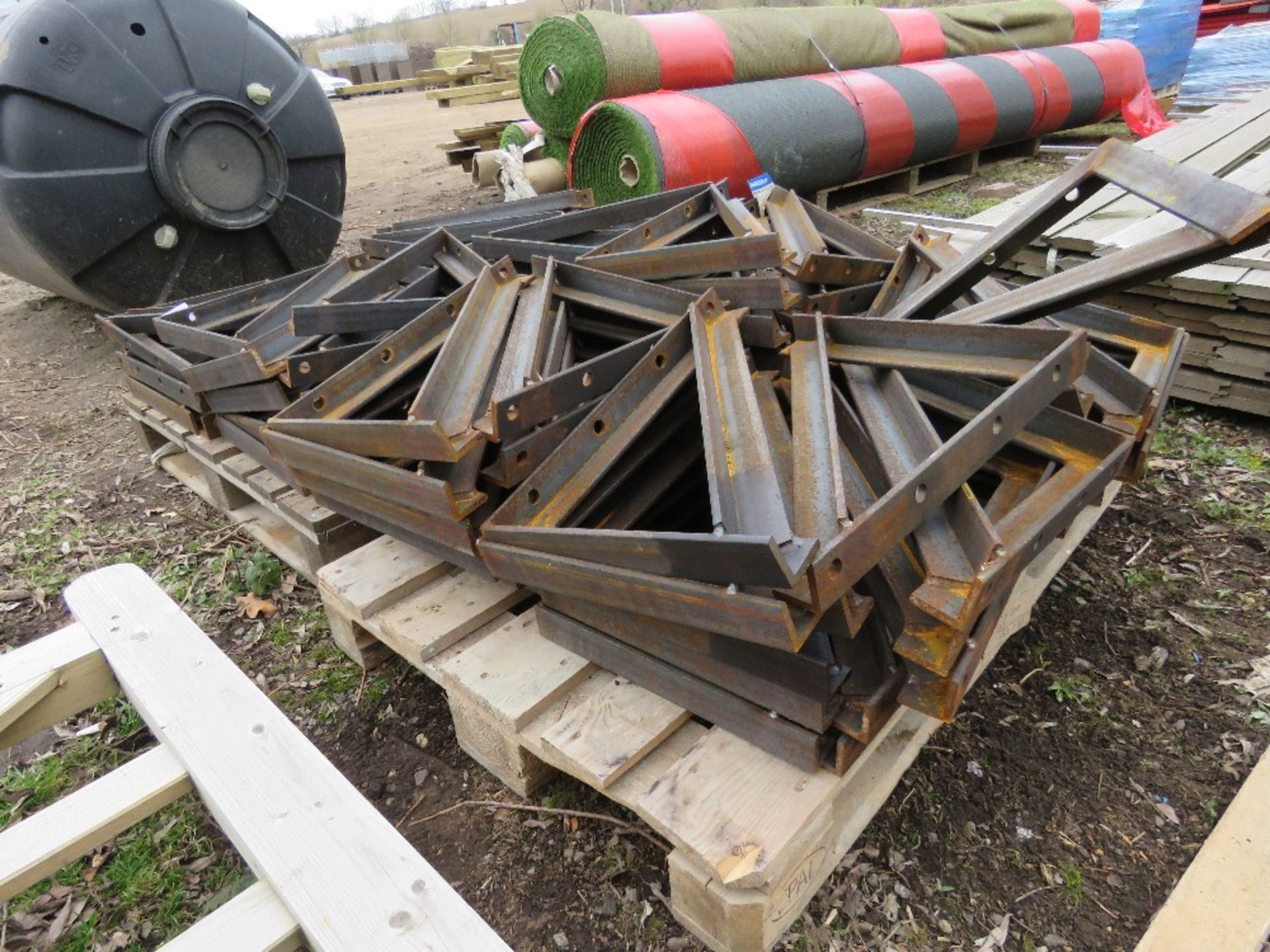 2 X PALLETS OF HEAVY DUTY RIGHT ANGLE BRACKETS. THIS LOT IS SOLD UNDER THE AUCTIONEERS MARGIN SC - Image 4 of 5