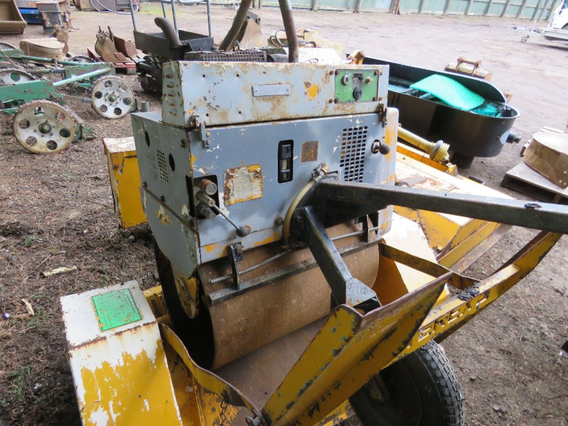 BENFORD MBR71 SINGLE DRUM ROLLER ON A TRAILER. WHEN TESTED WAS SEEN TO DRIVE, AND VIBRATE. NEW BATTE - Image 2 of 8