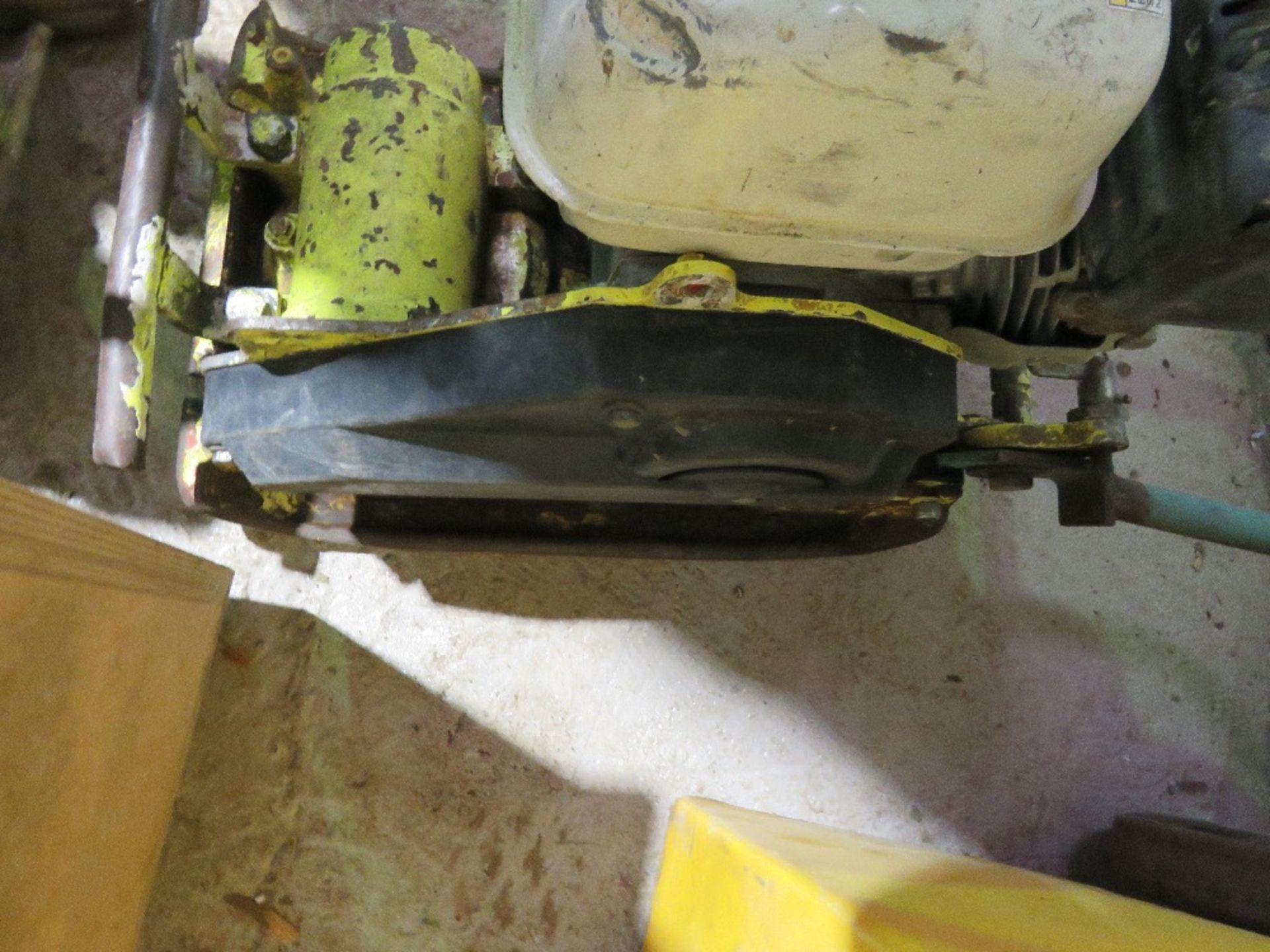 AMMANN PETROL COMPACTION PLATE, RECOIL MISSING. - Image 2 of 3