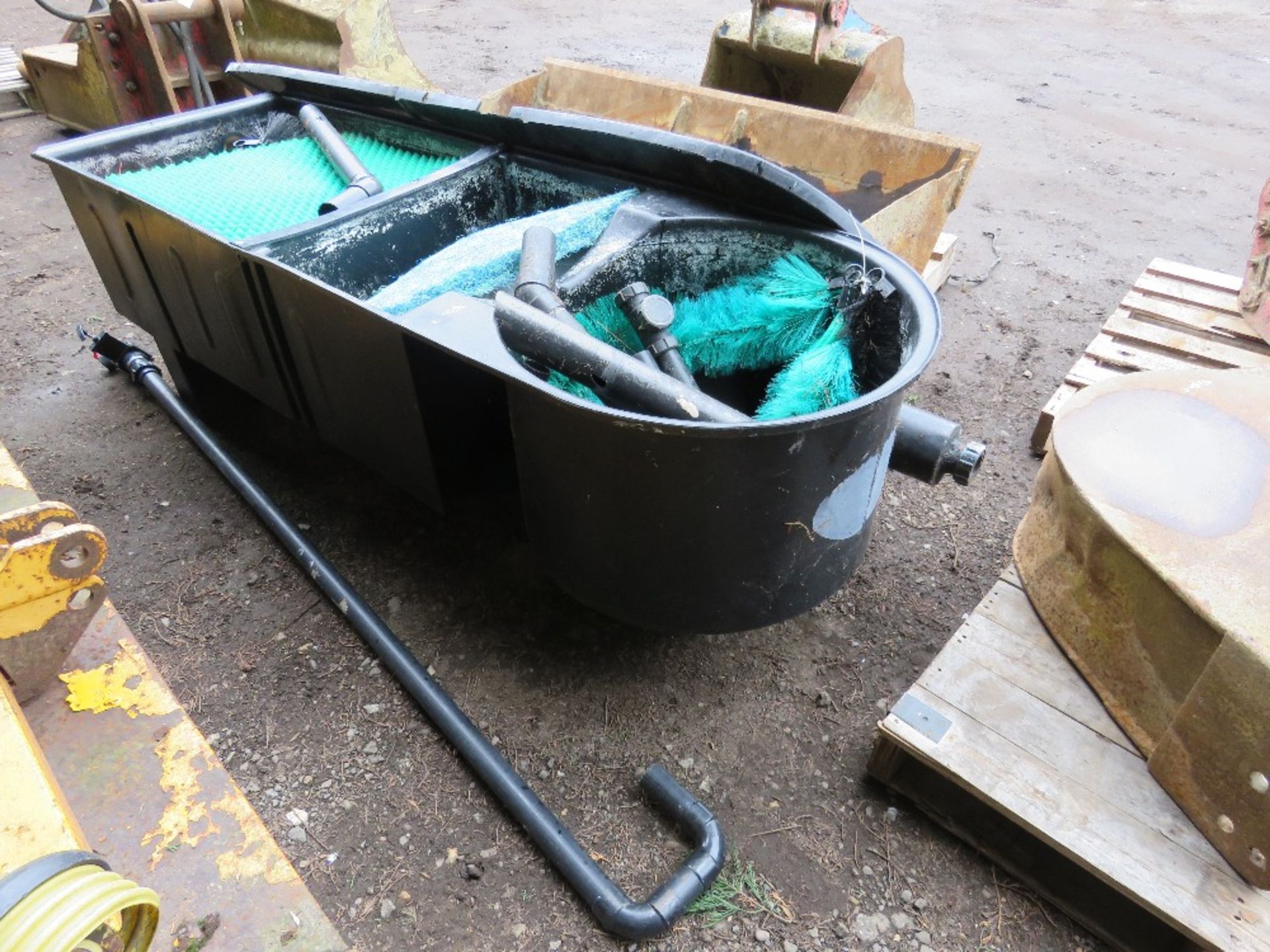 LARGE POND FILTER UNIT, 1.9M LENGTH APPROX. - Image 2 of 7