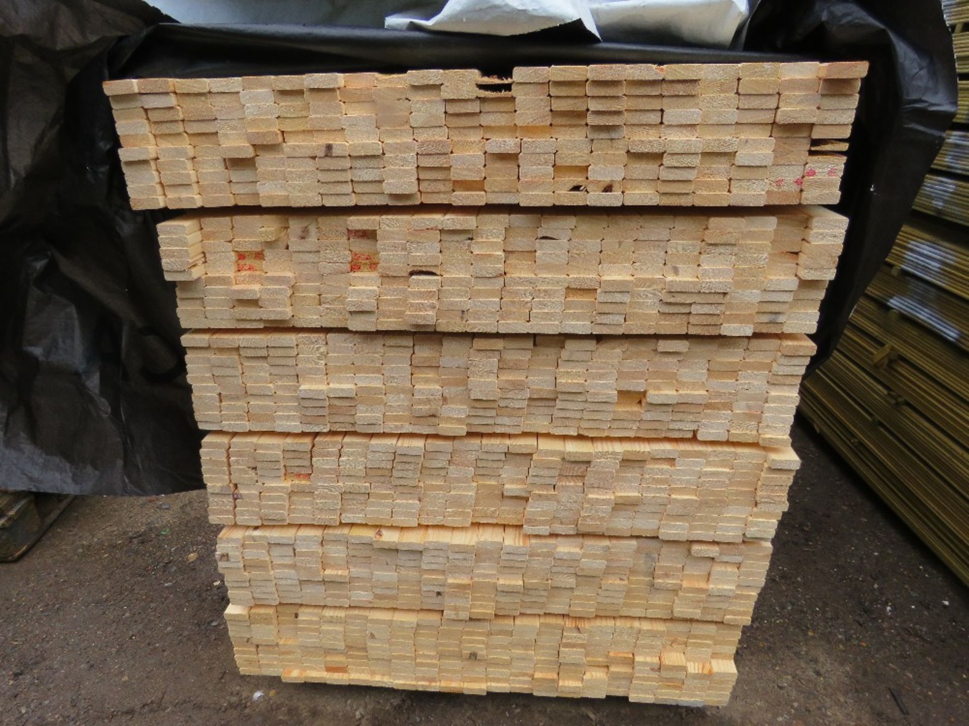 EXTRA LARGE PACK OF UNTREATED VENETIAN PALE / TRELLIS SLATS. 1.73M LENGTH X 45MM X 17MM APPROX. - Image 2 of 3