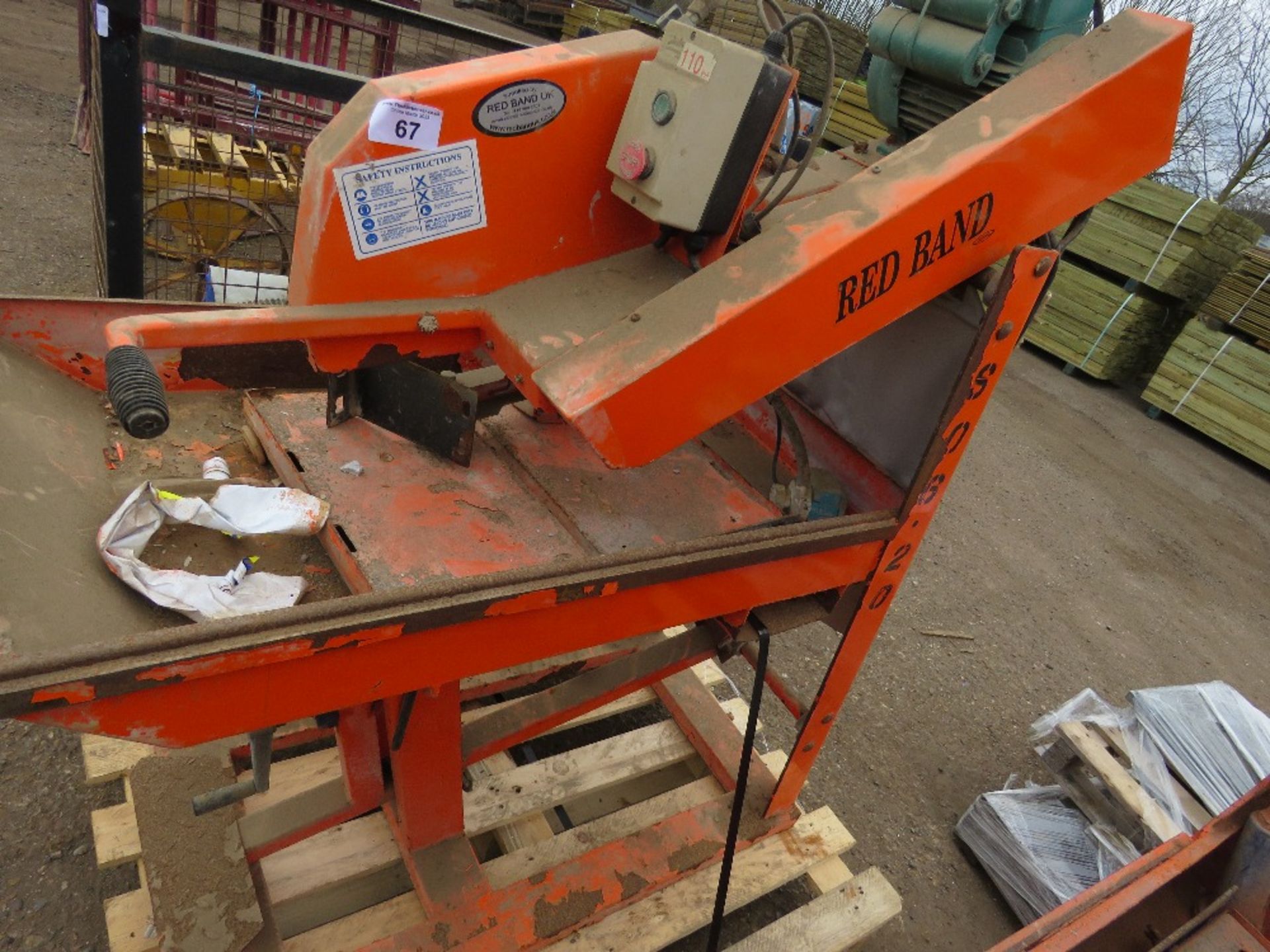 REDBAND 110 VOLT SLAB CUTTING SAWBENCH.