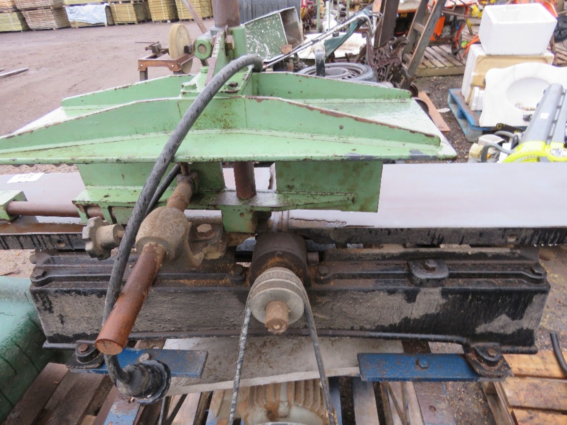 WOOD WORKING PLANER BENCH. THIS LOT IS SOLD UNDER THE AUCTIONEERS MARGIN SCHEME, THEREFORE NO VAT - Image 4 of 7