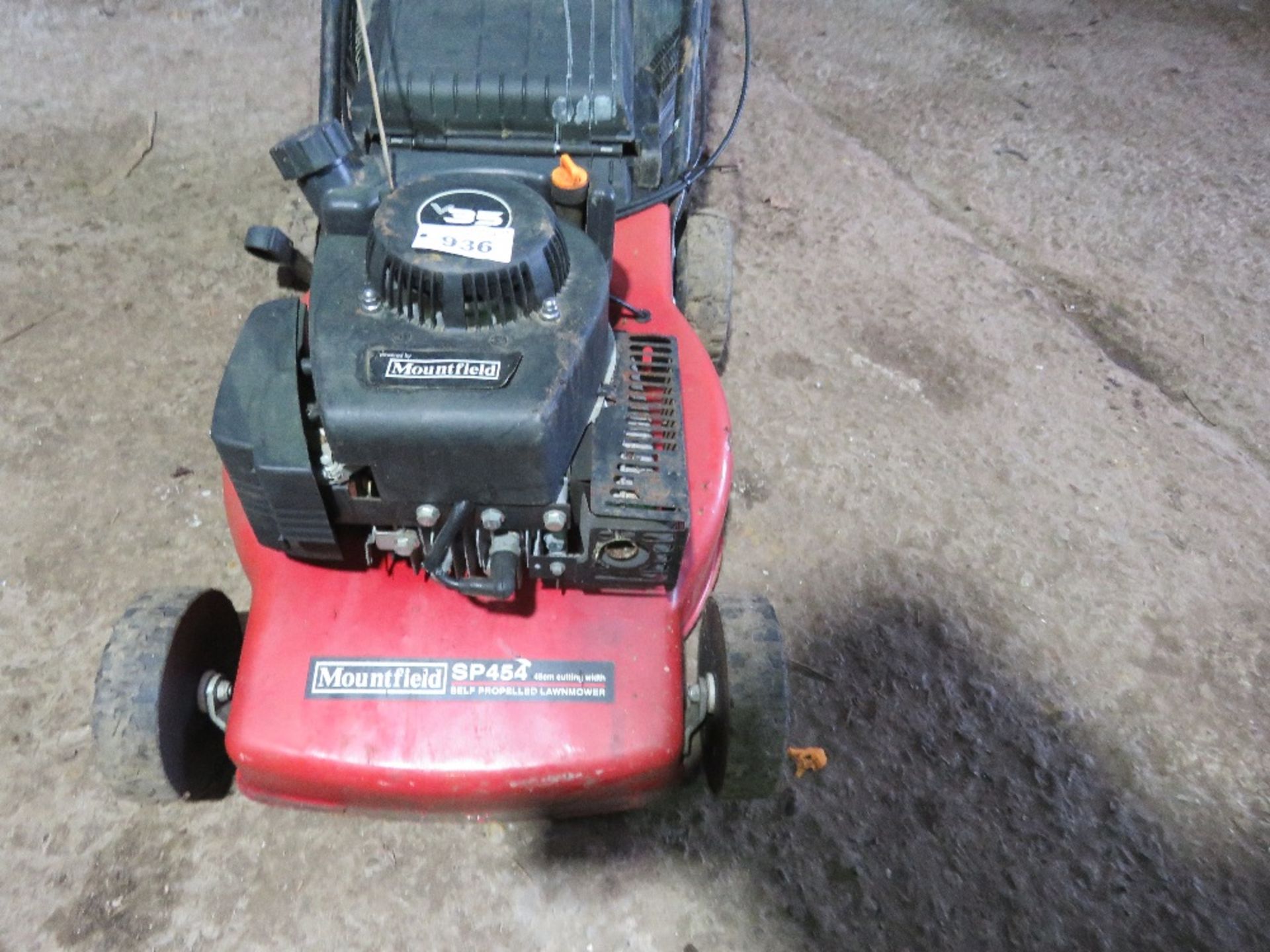 MOUNTFIELD PETROL ENGINED LAWNMOWER WITH A COLLECTOR. - Image 4 of 4